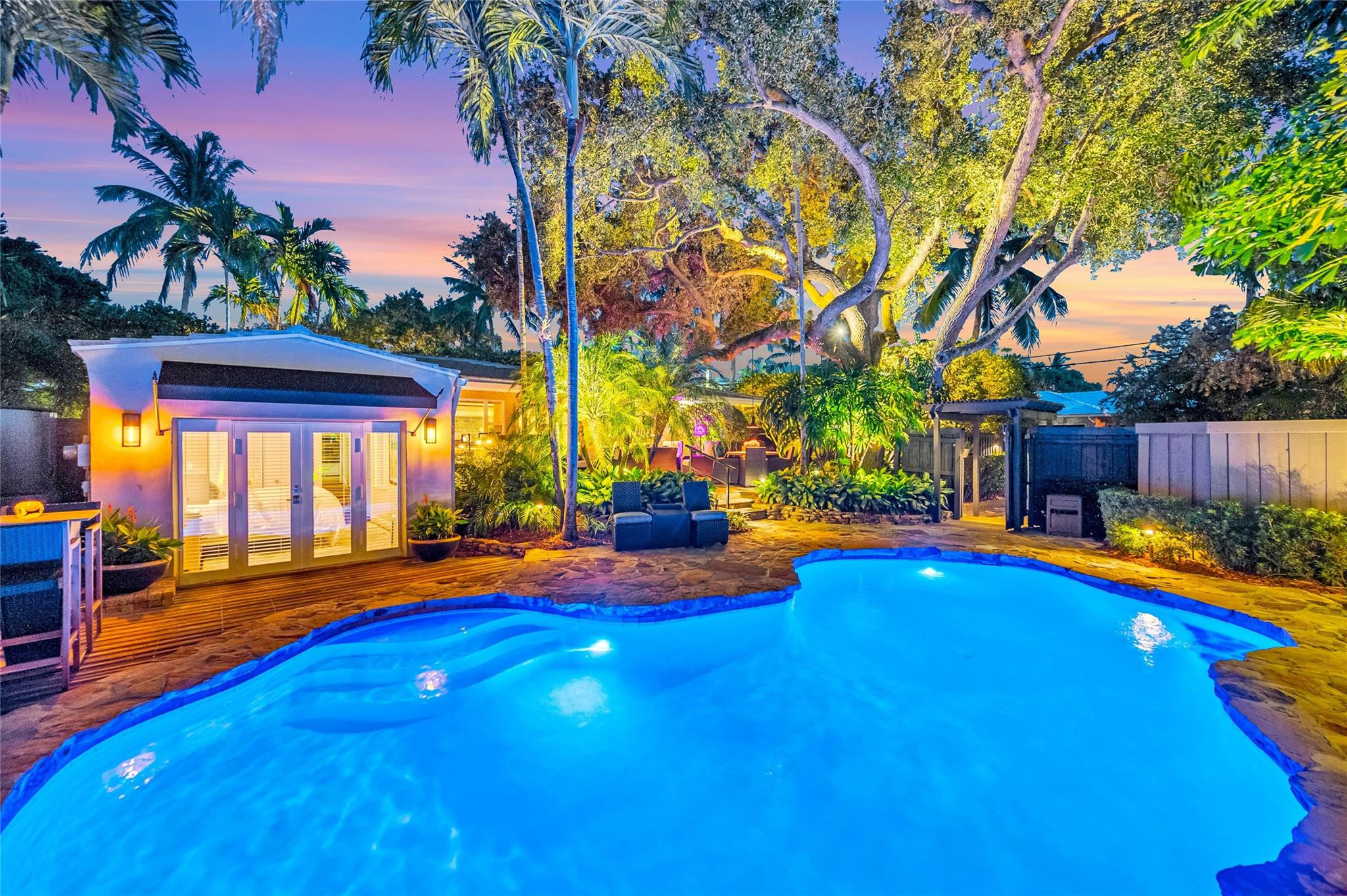 701 N Victoria Park Rd