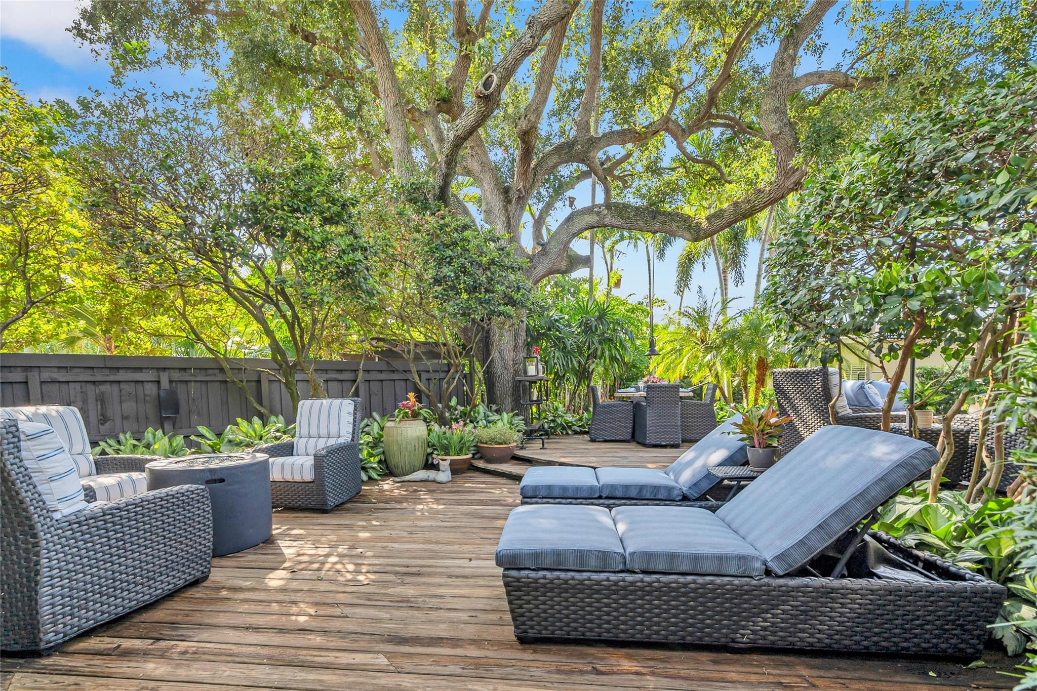 701 N Victoria Park Rd