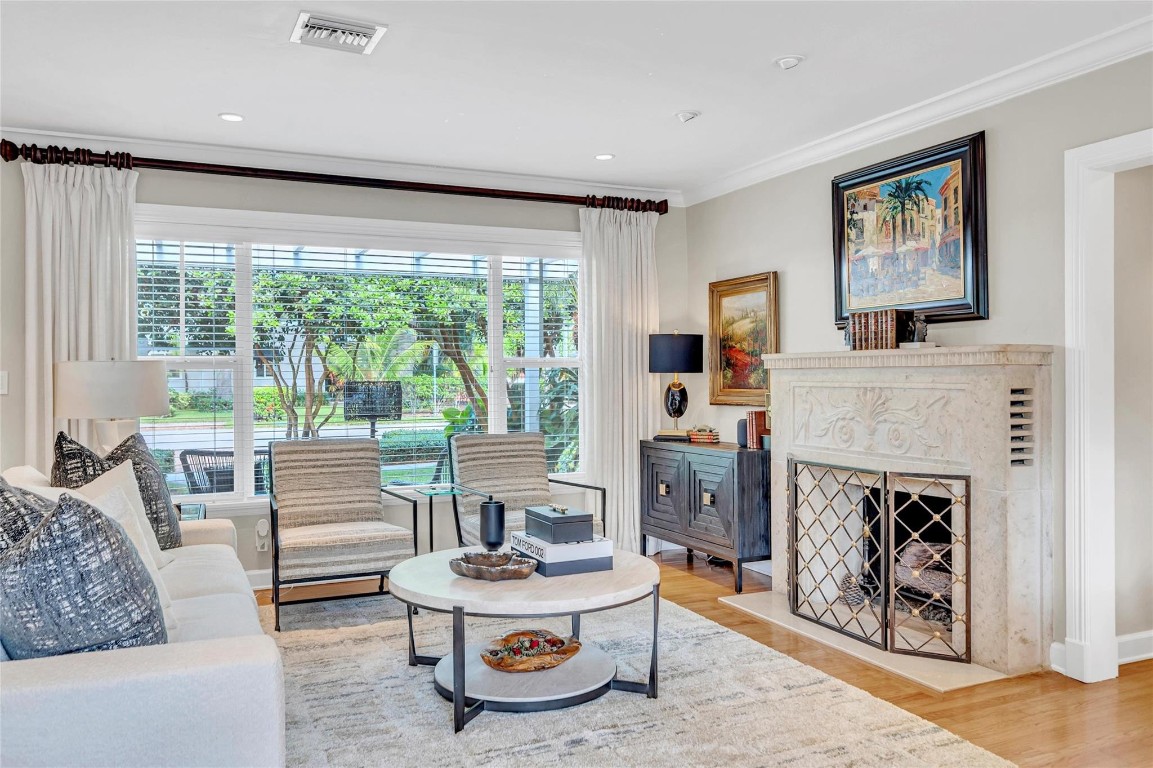 701 N Victoria Park Rd