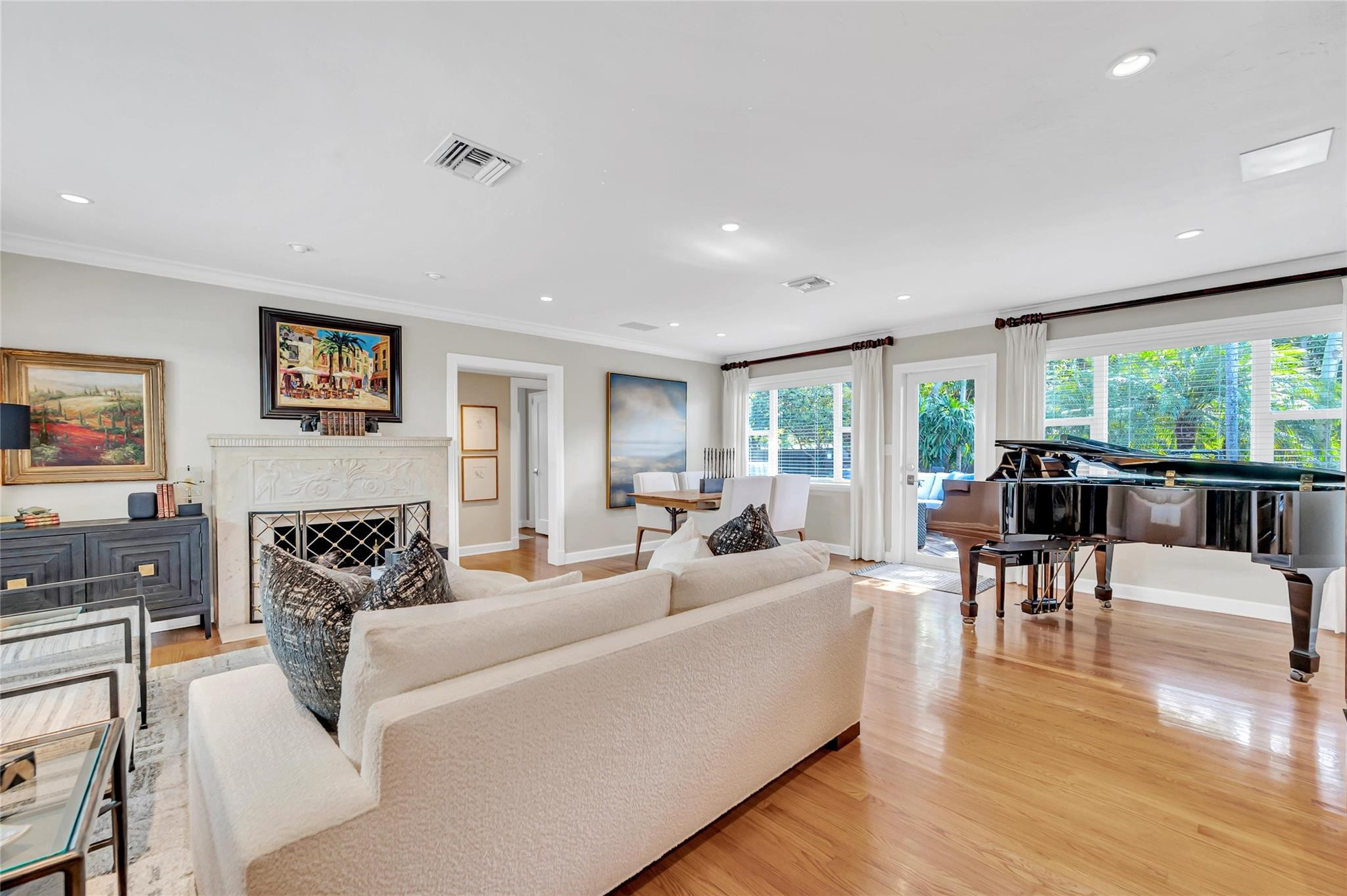 701 N Victoria Park Rd