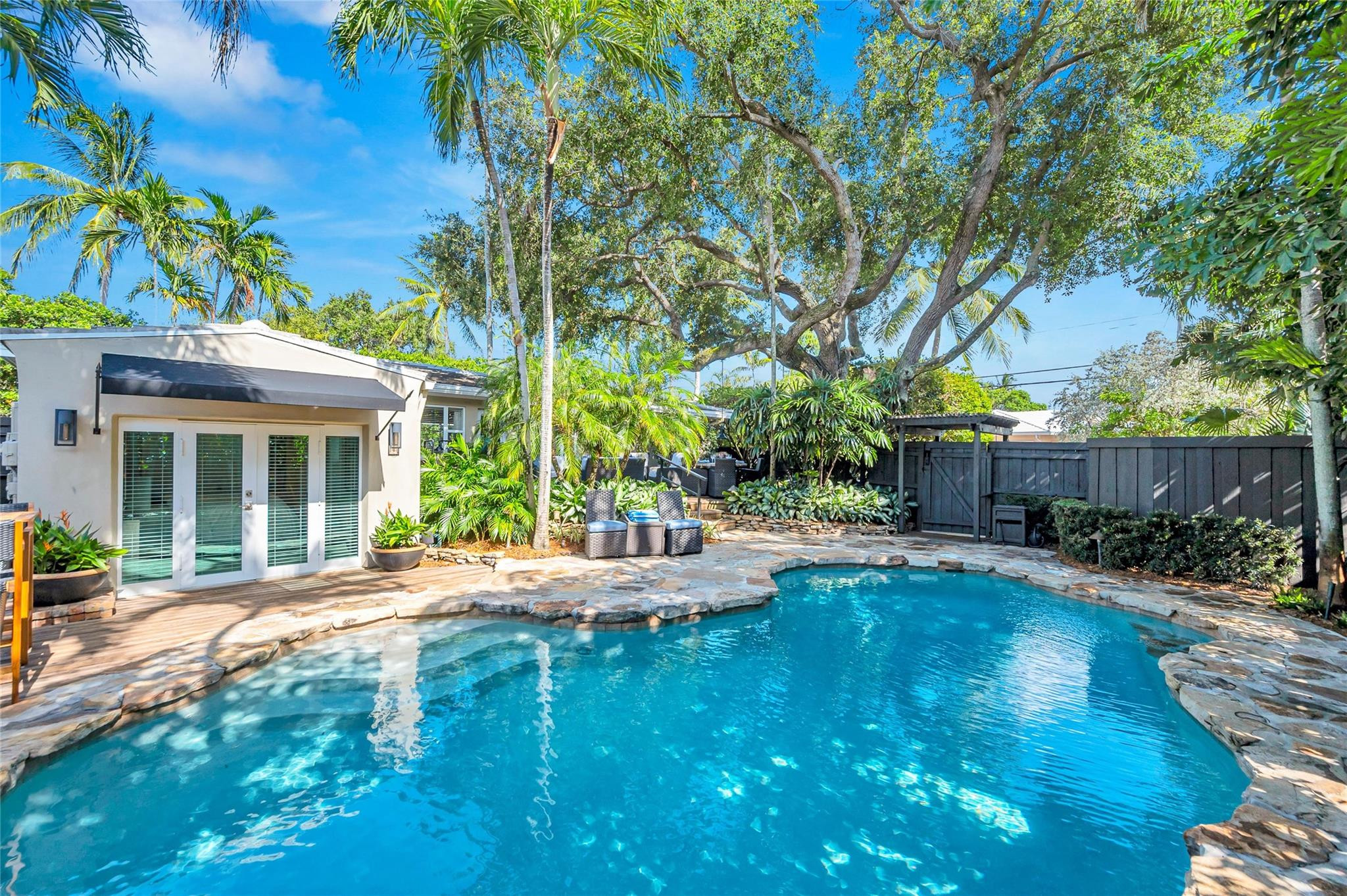 701 N Victoria Park Rd