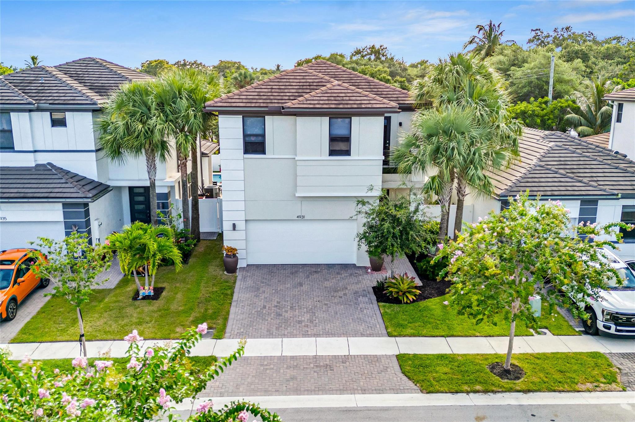 4931 Whispering Way
