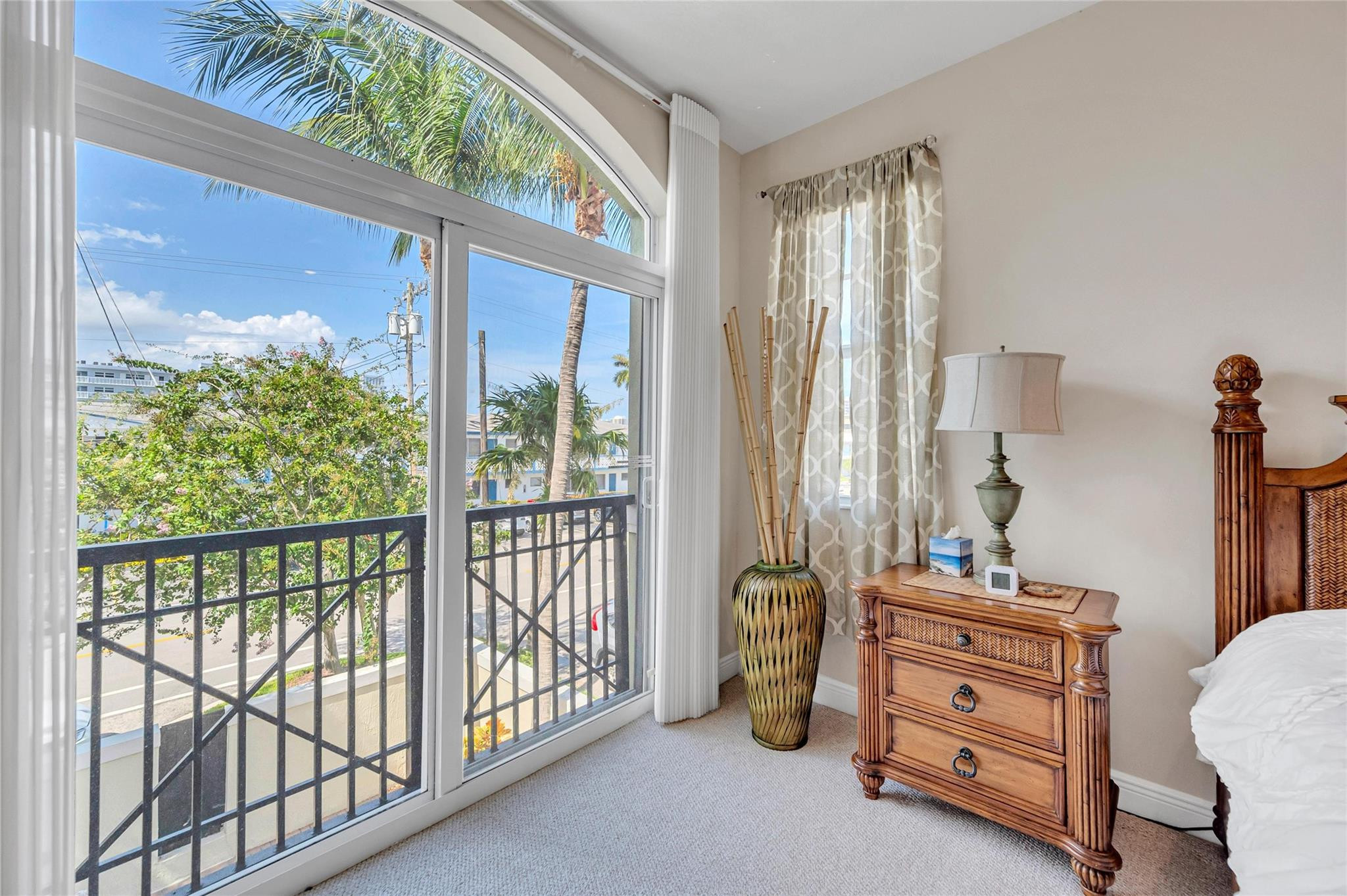 2822 NE 32nd St none