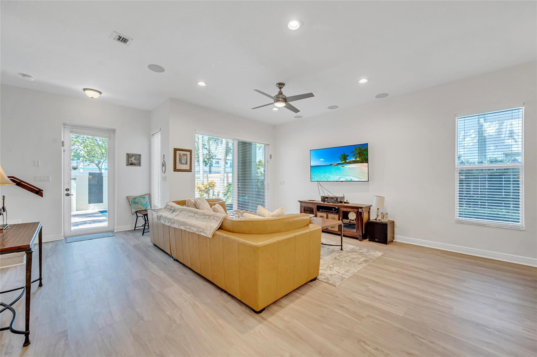 2822 NE 32nd St none