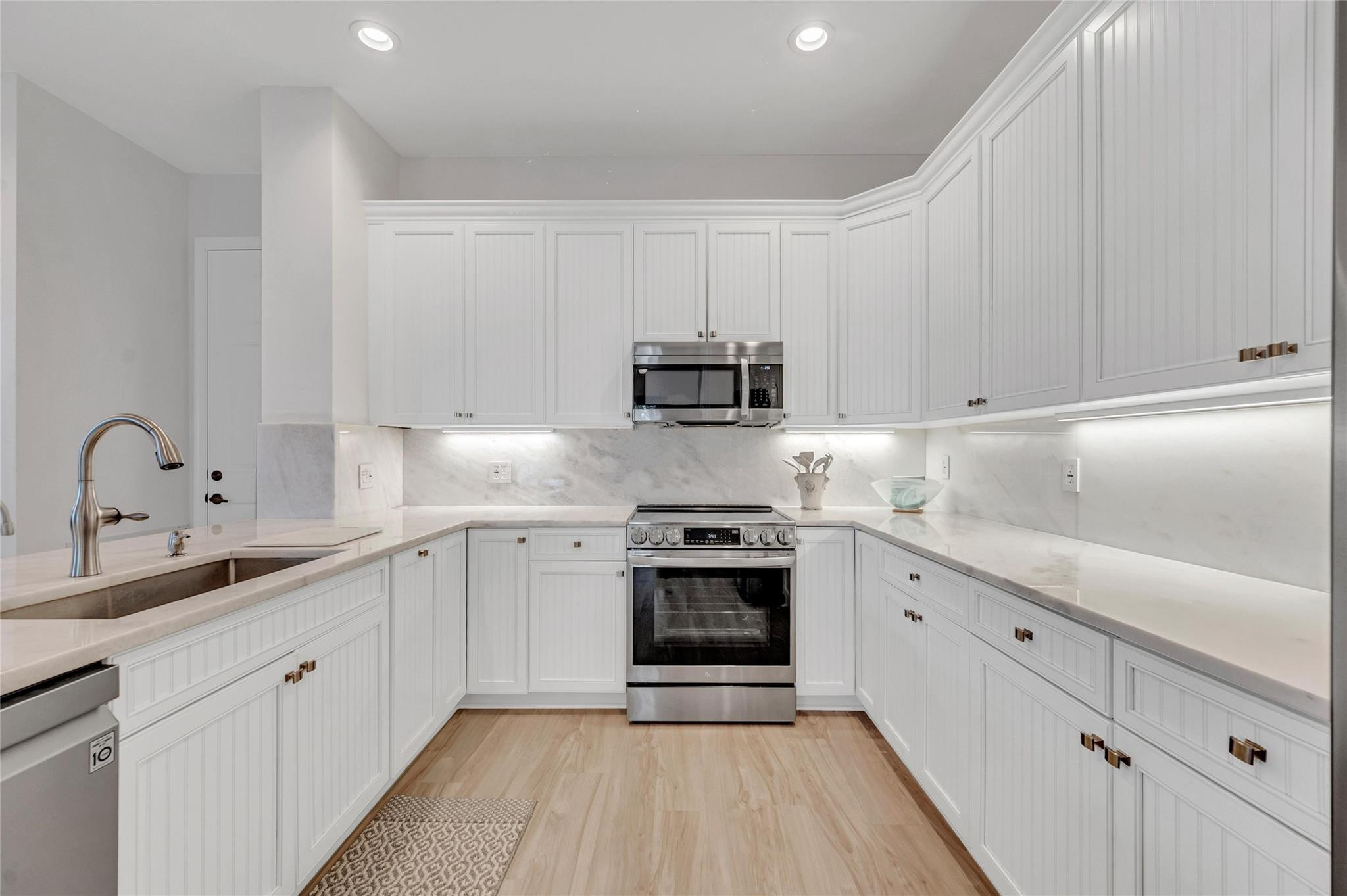 2822 NE 32nd St none