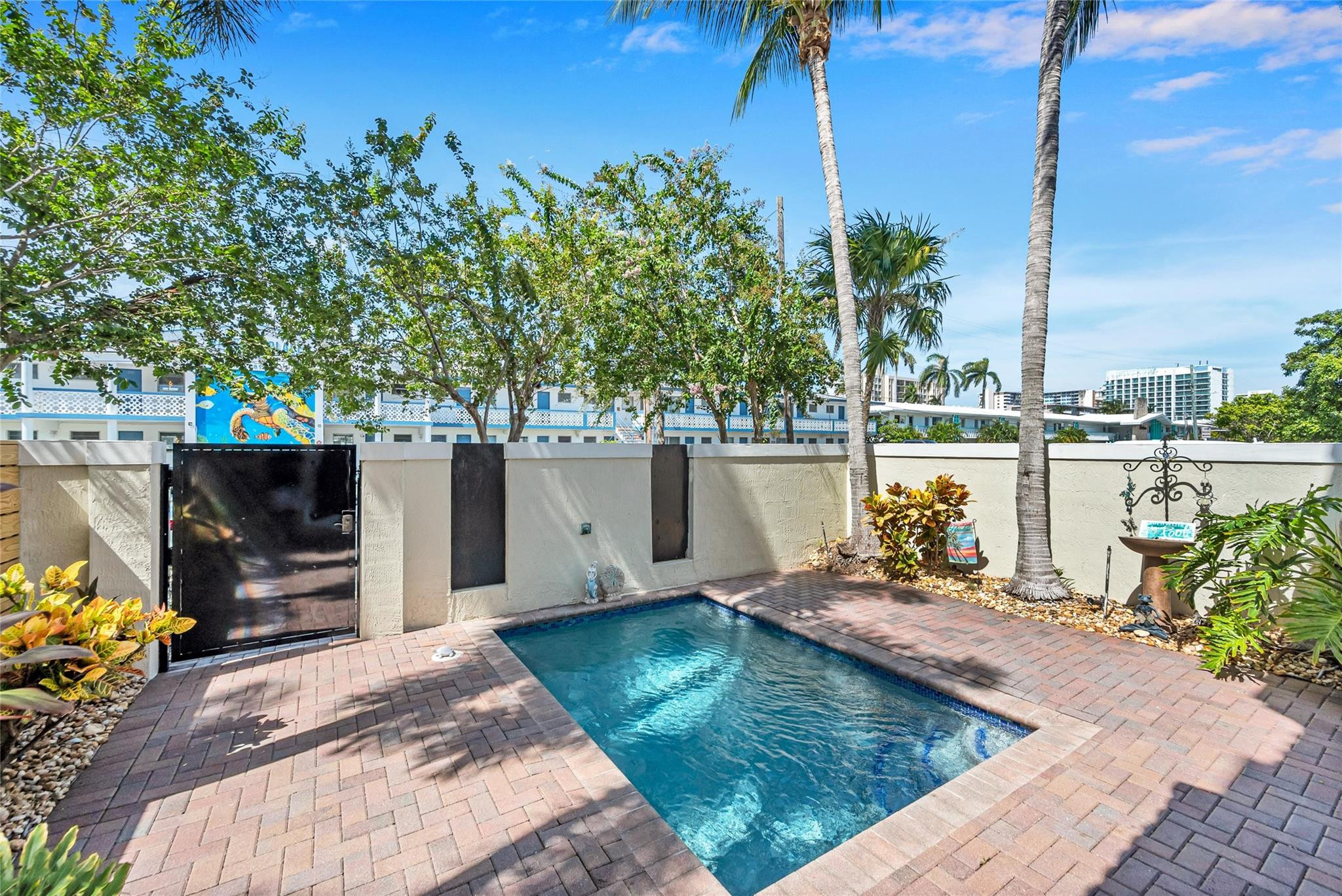 2822 NE 32nd St none