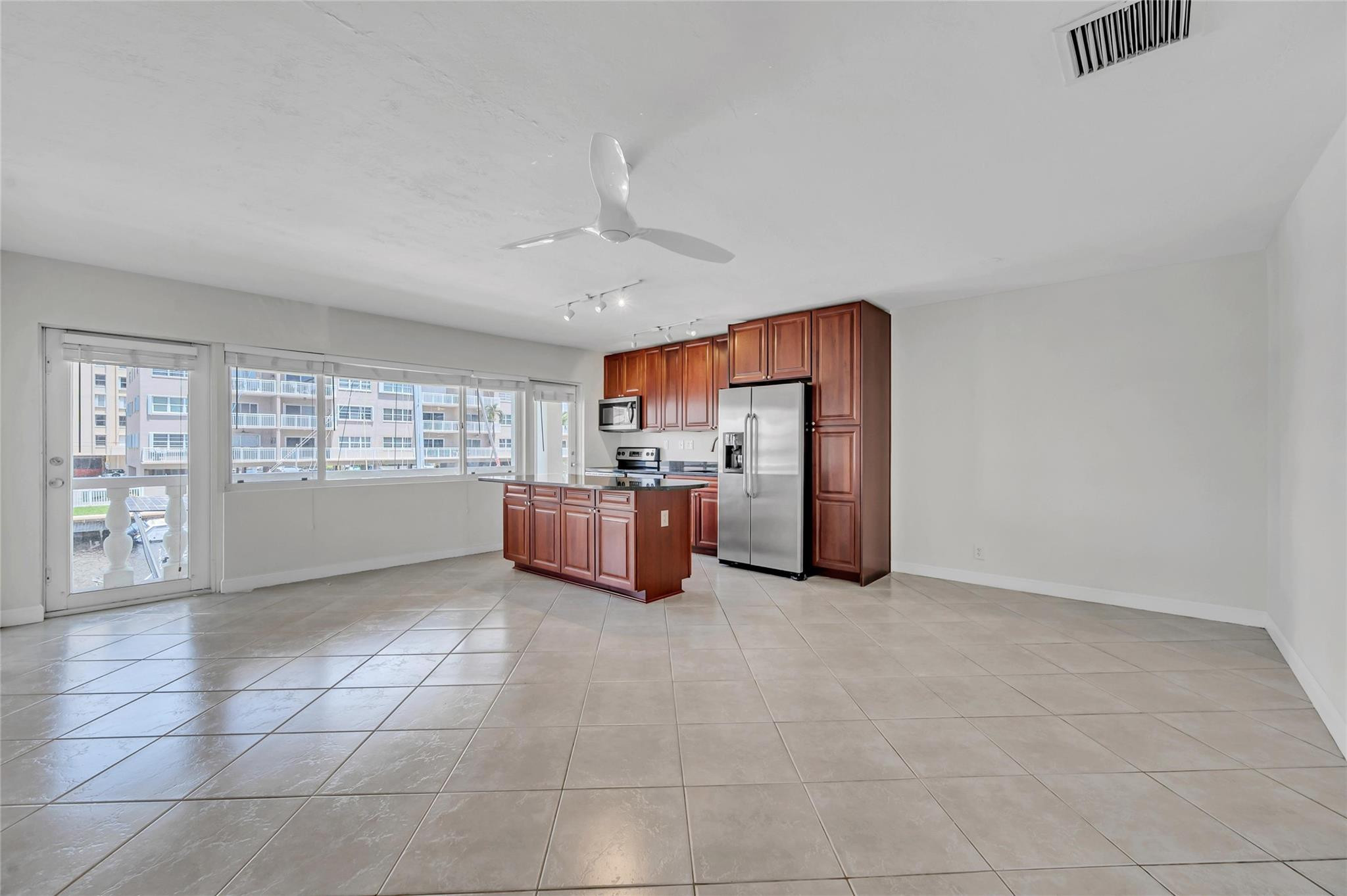 2881 NE 32nd St 219