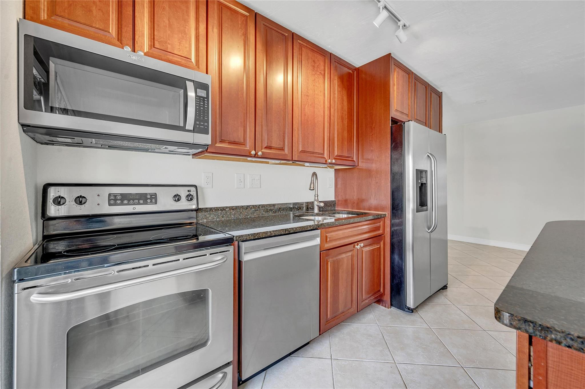 2881 NE 32nd St 219