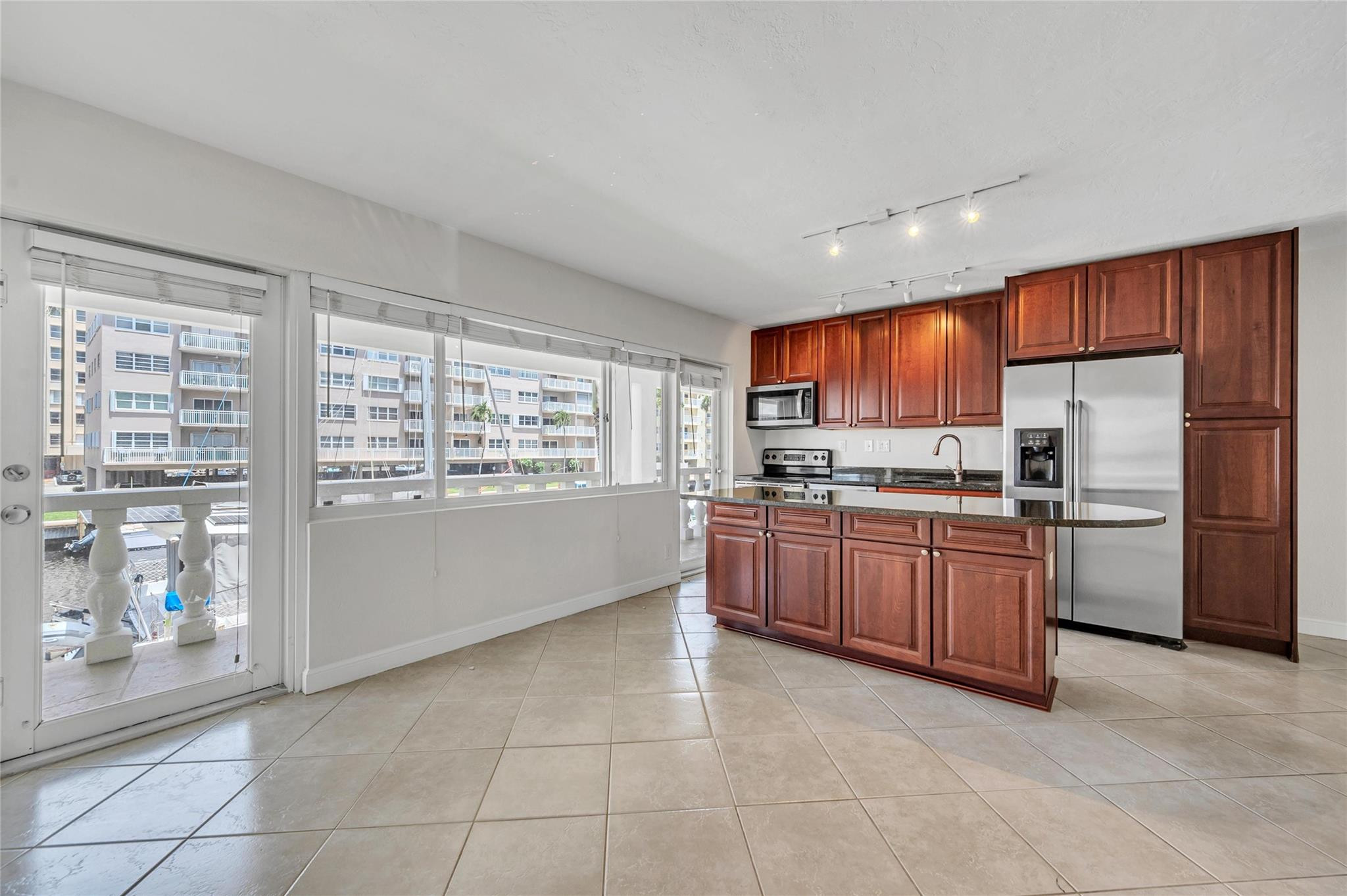 2881 NE 32nd St 219
