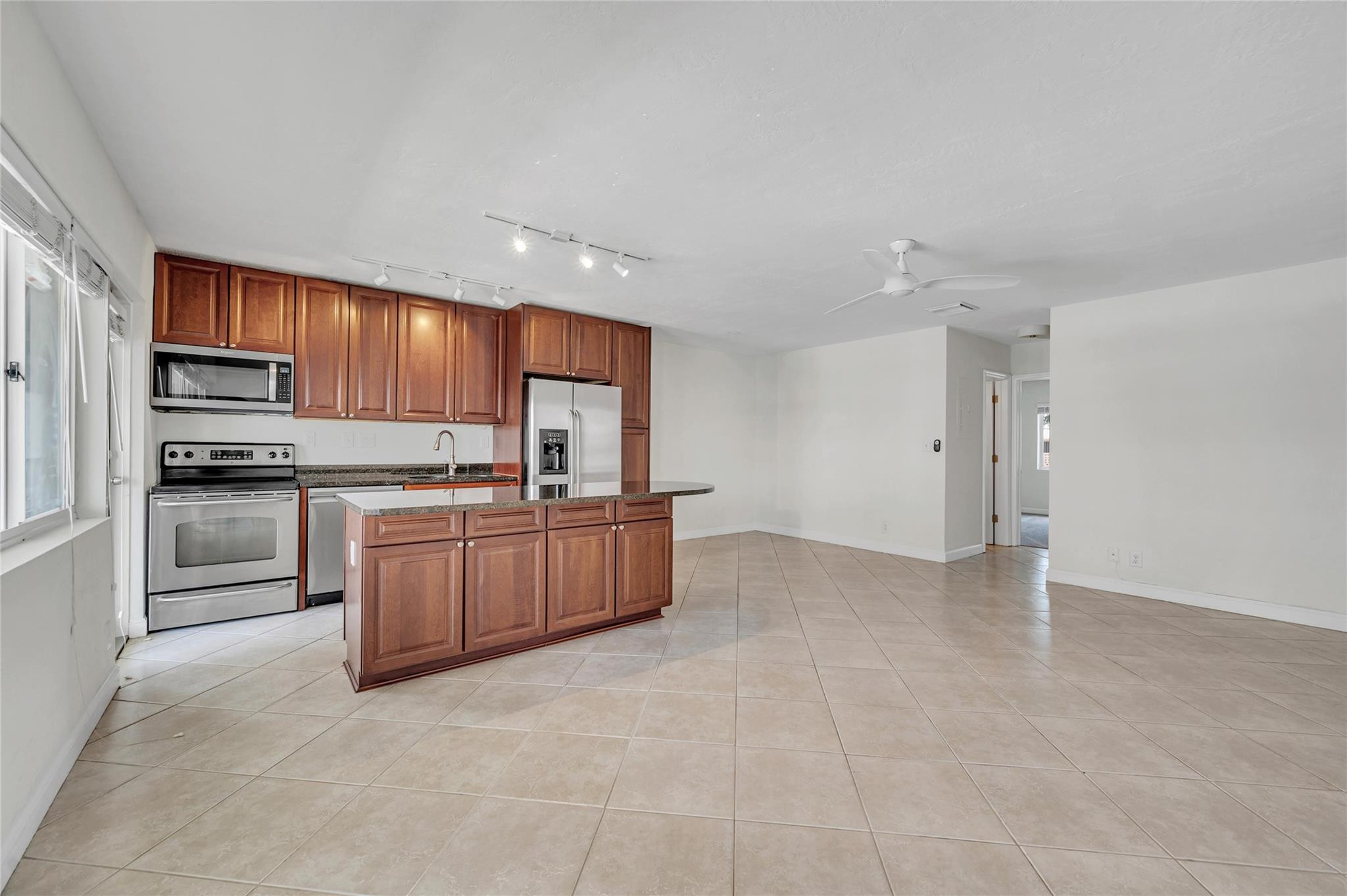 2881 NE 32nd St 219