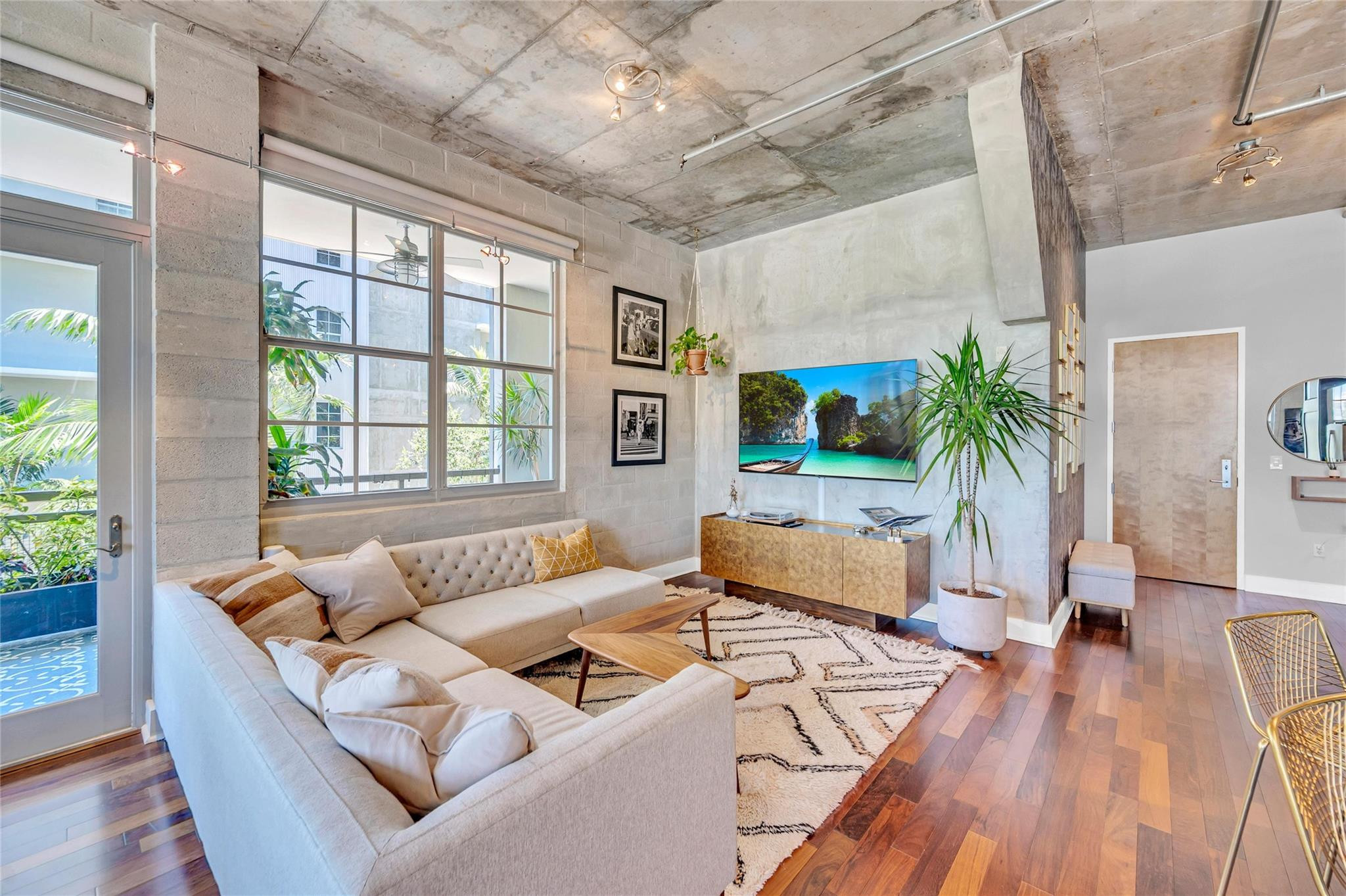 411 NW 1st Ave 302