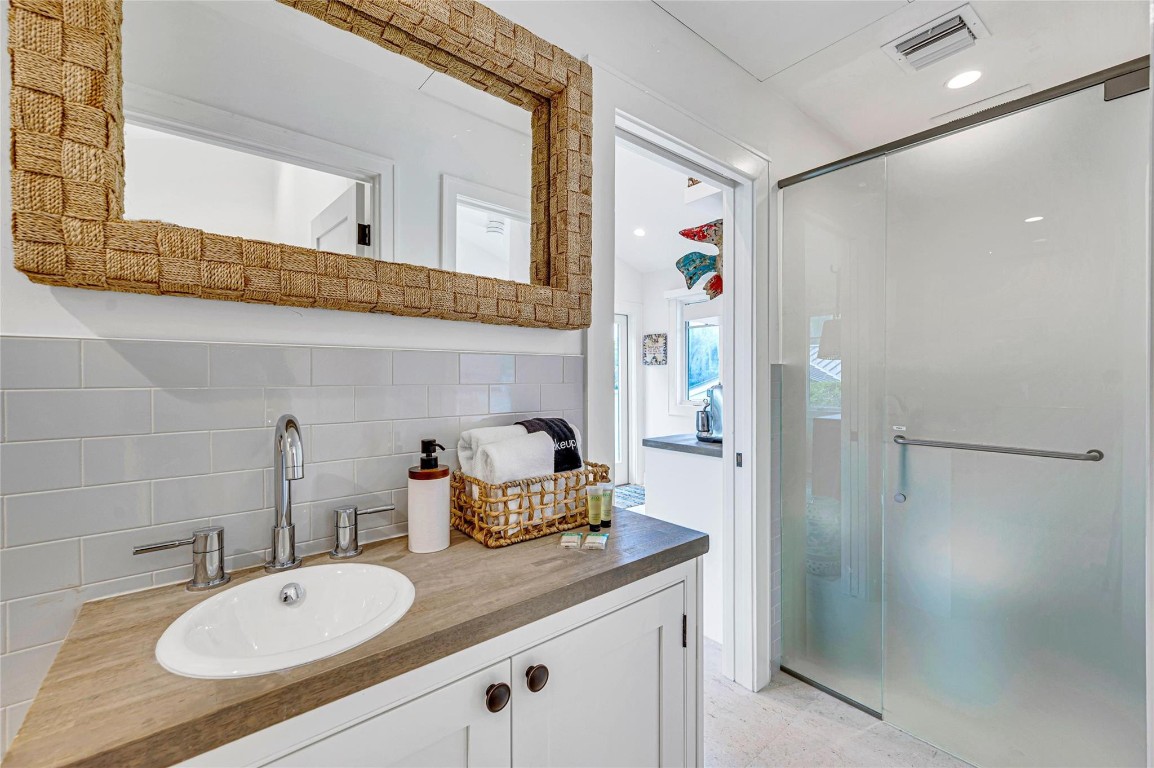 431 N Victoria Park Rd