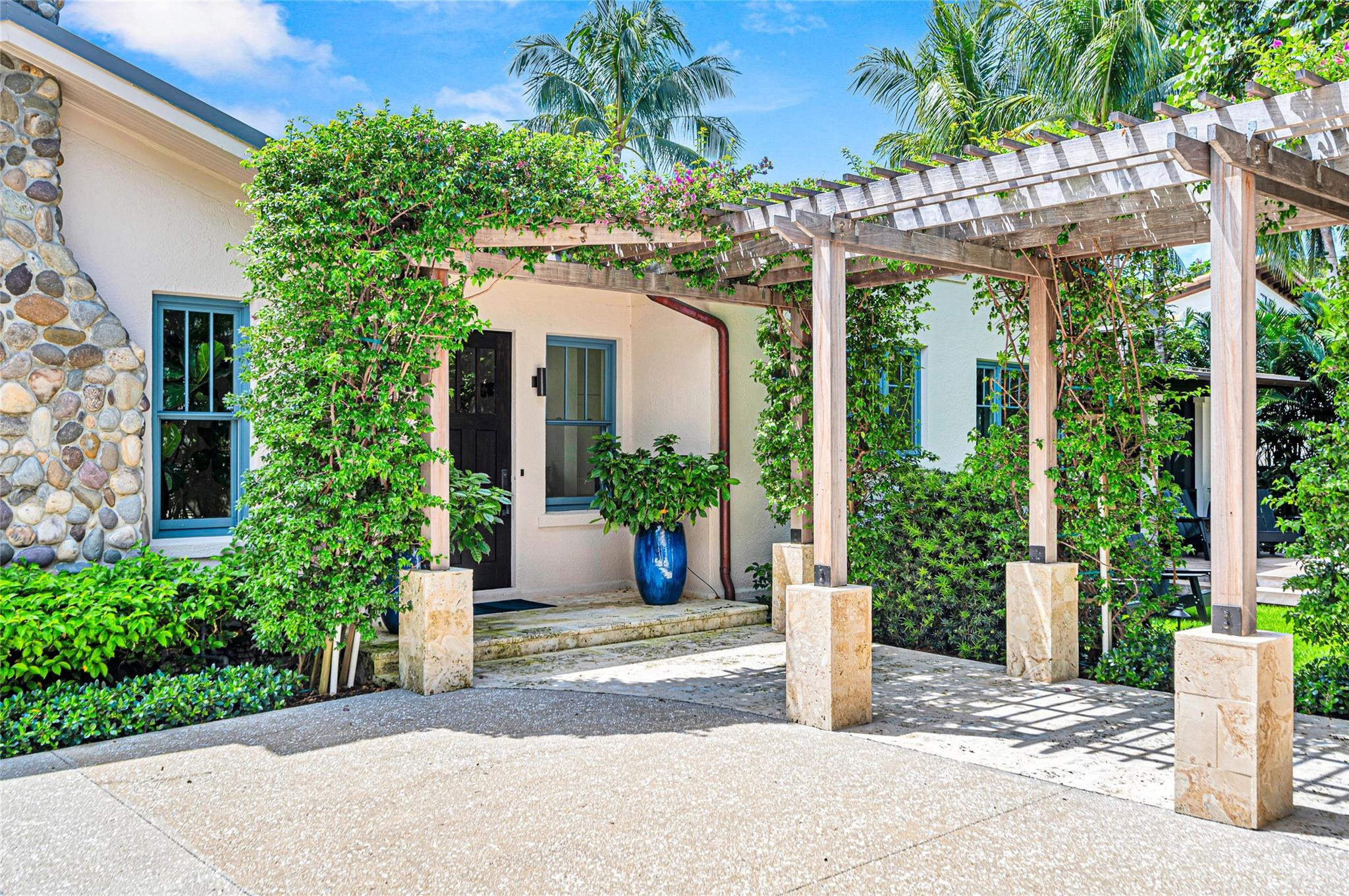 431 N Victoria Park Rd