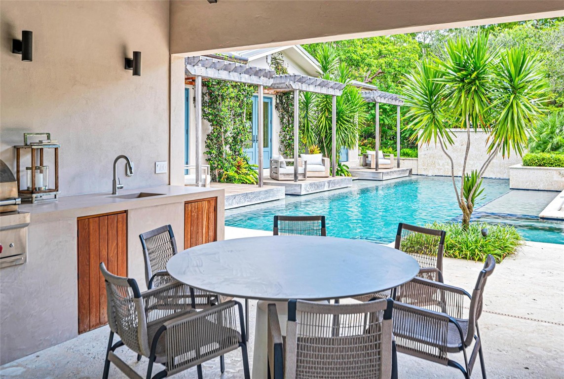 431 N Victoria Park Rd