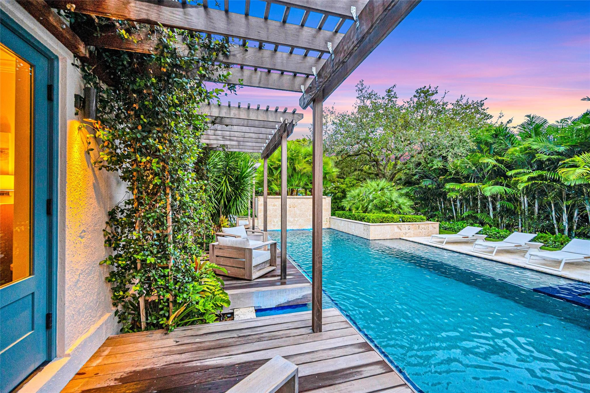 431 N Victoria Park Rd