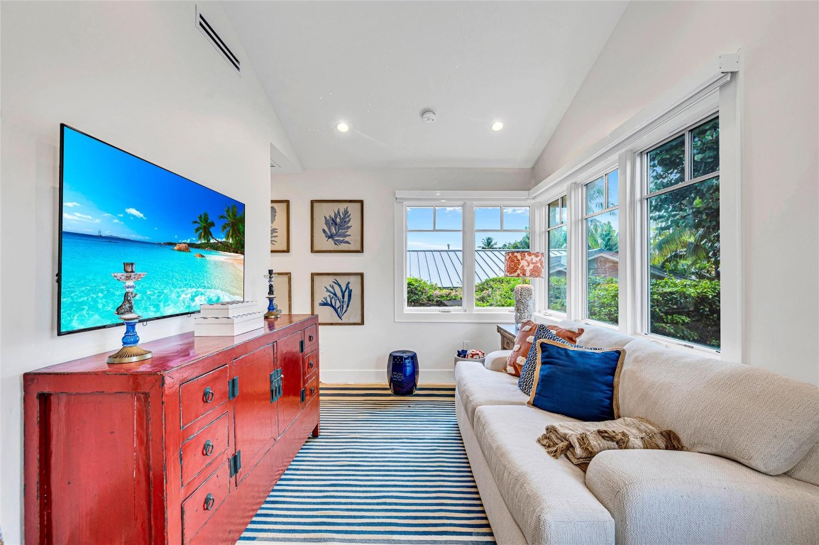 431 N Victoria Park Rd