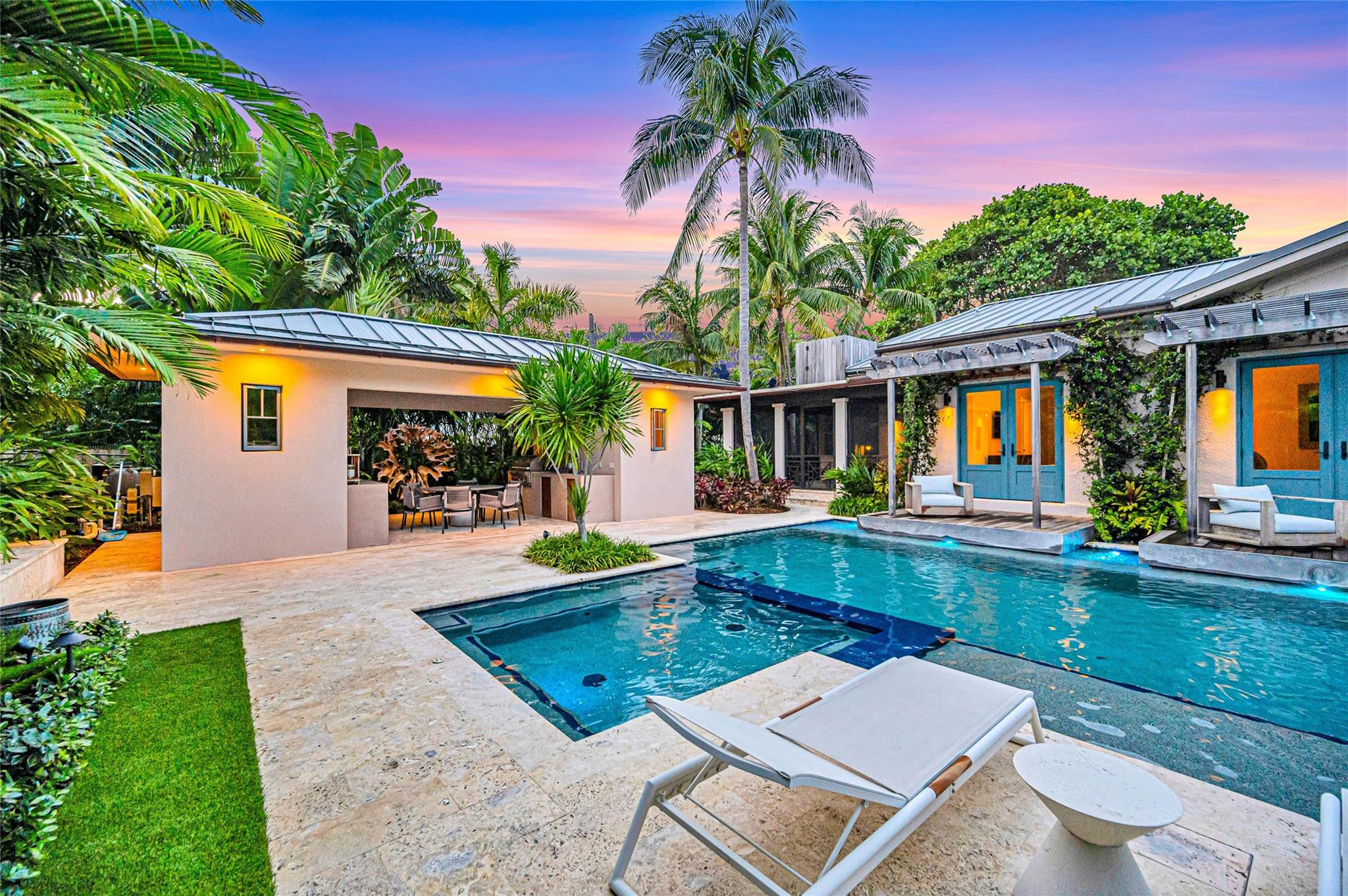 431 N Victoria Park Rd