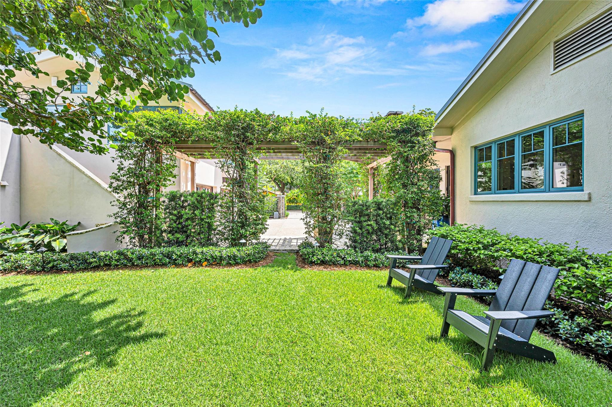 431 N Victoria Park Rd