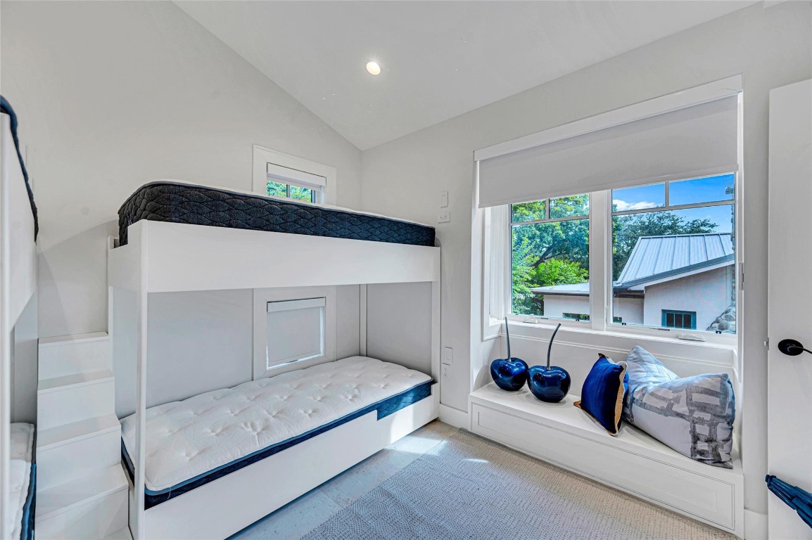 431 N Victoria Park Rd