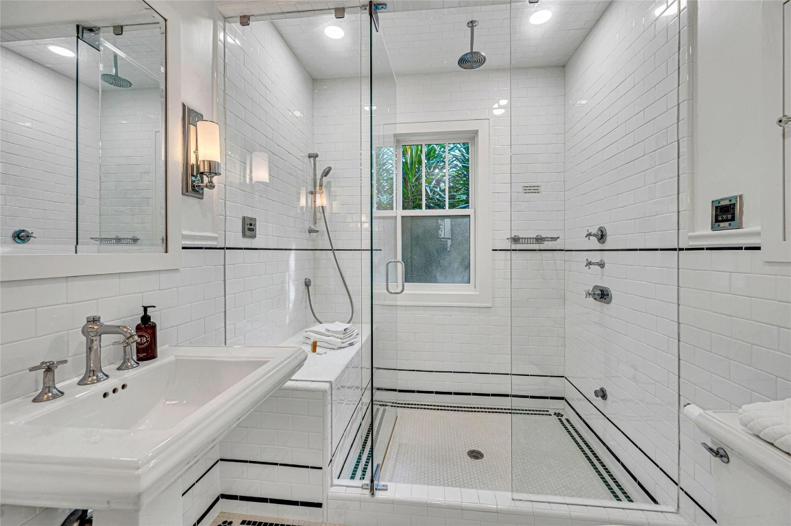 431 N Victoria Park Rd