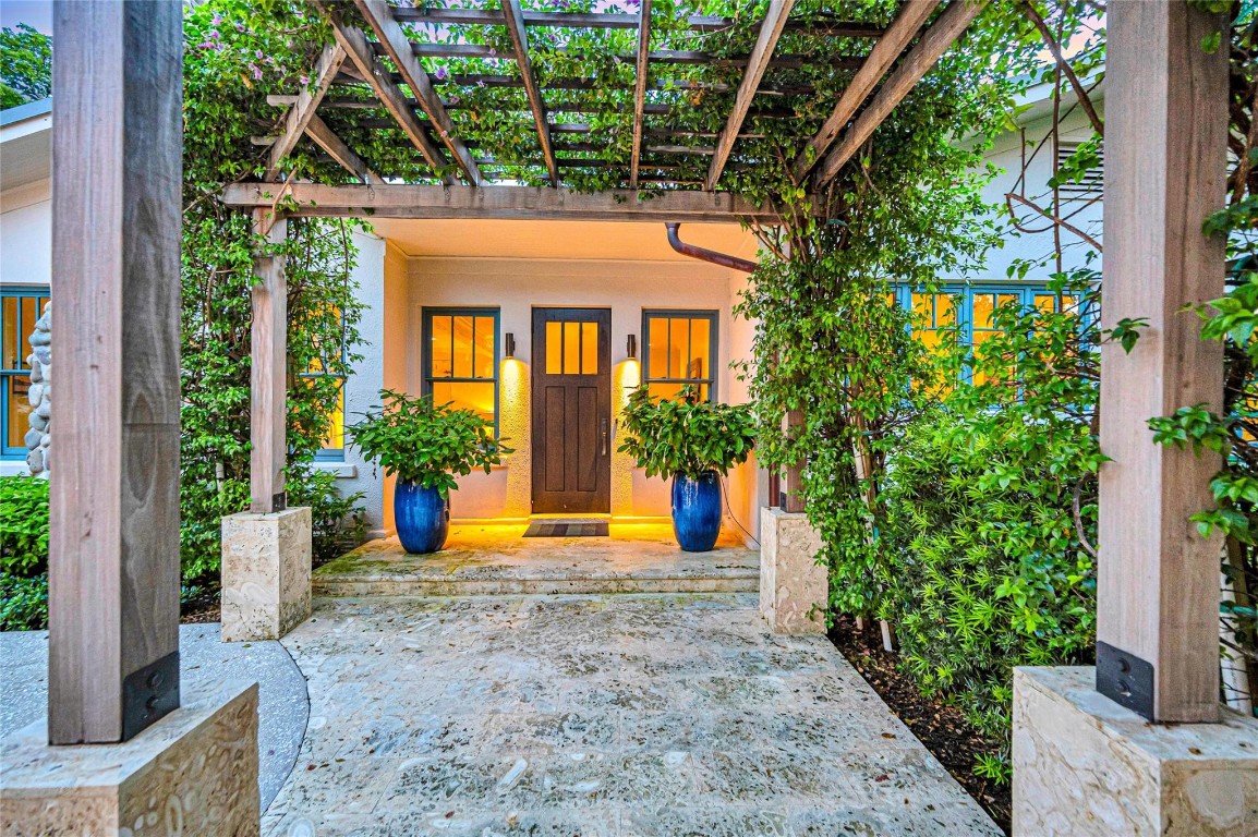 431 N Victoria Park Rd