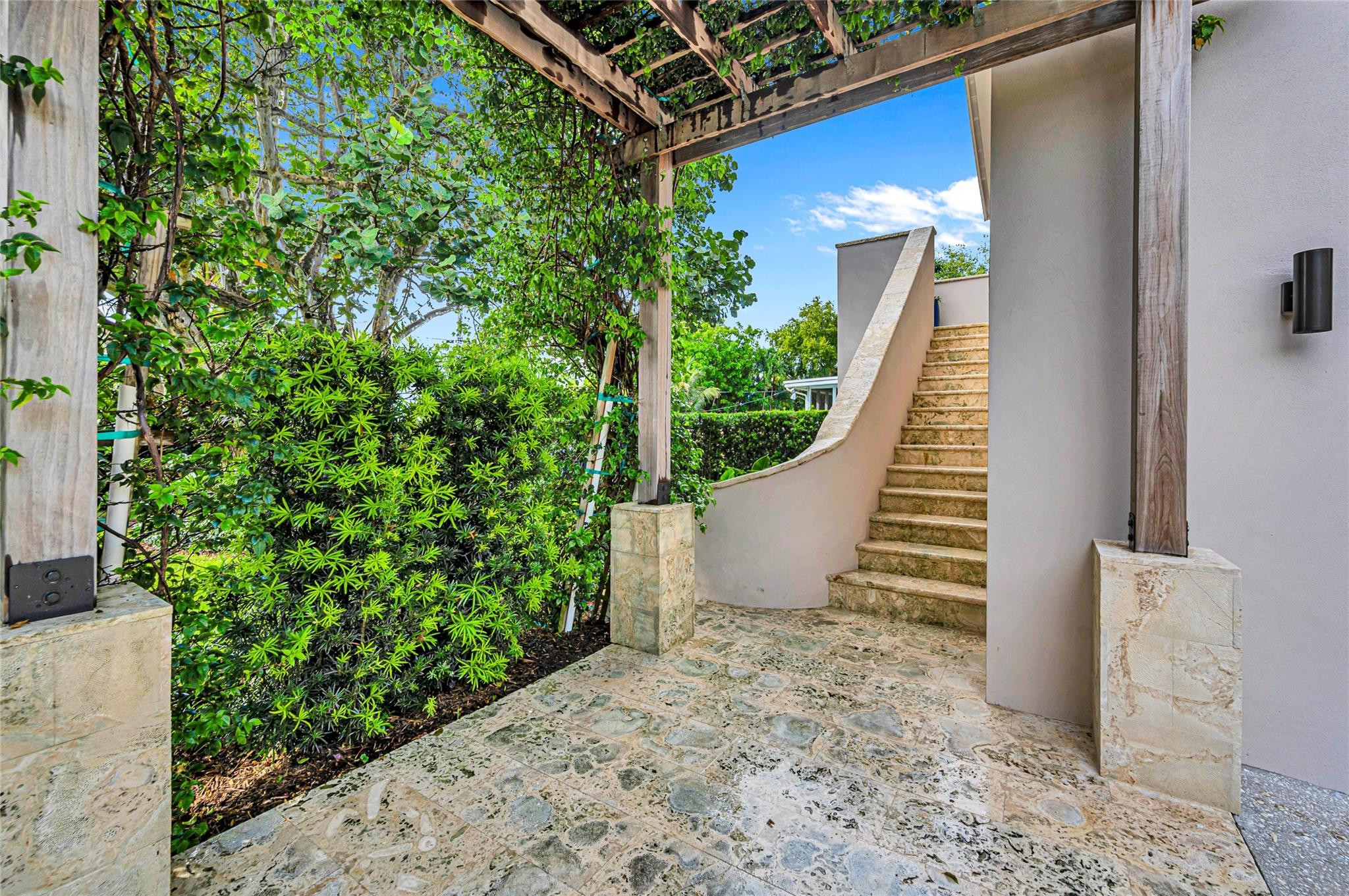 431 N Victoria Park Rd