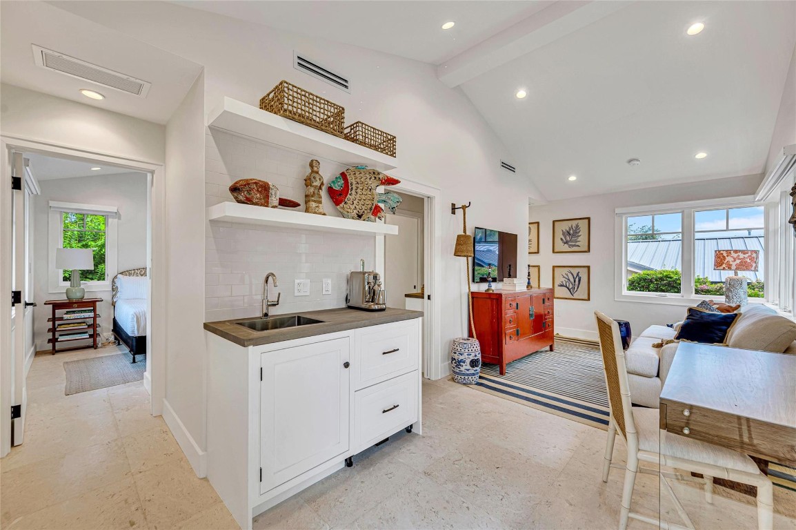 431 N Victoria Park Rd