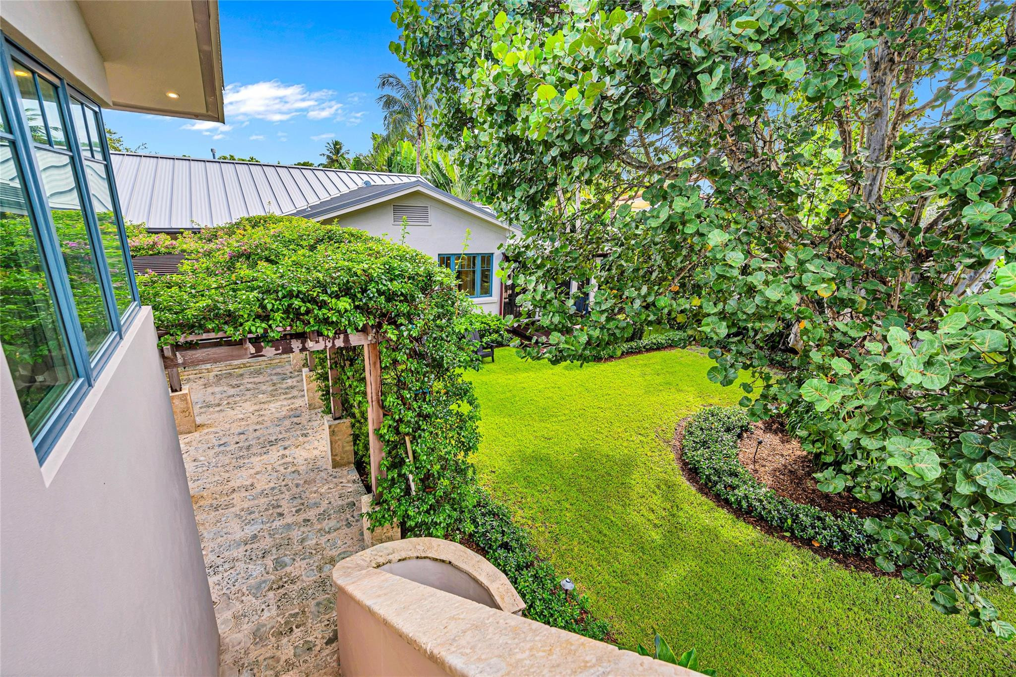 431 N Victoria Park Rd