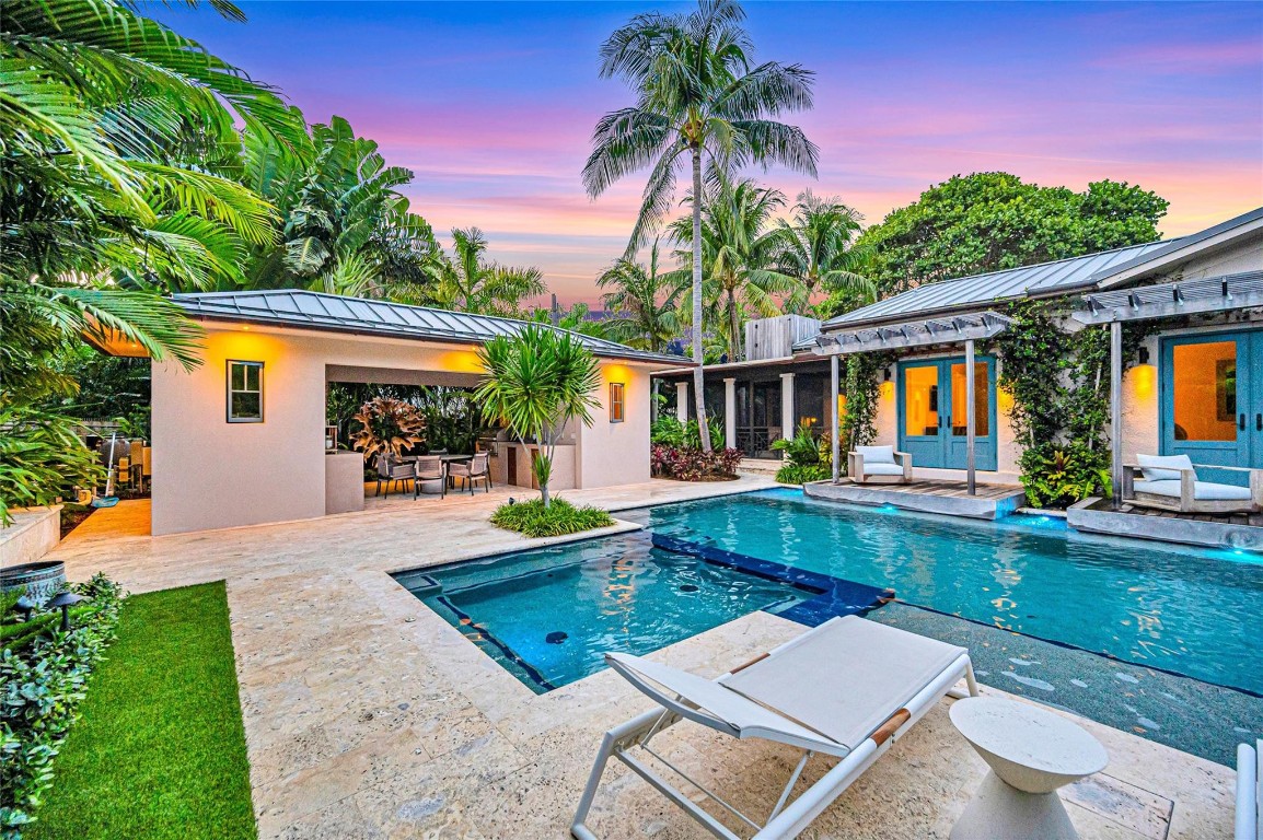 431 N Victoria Park Rd