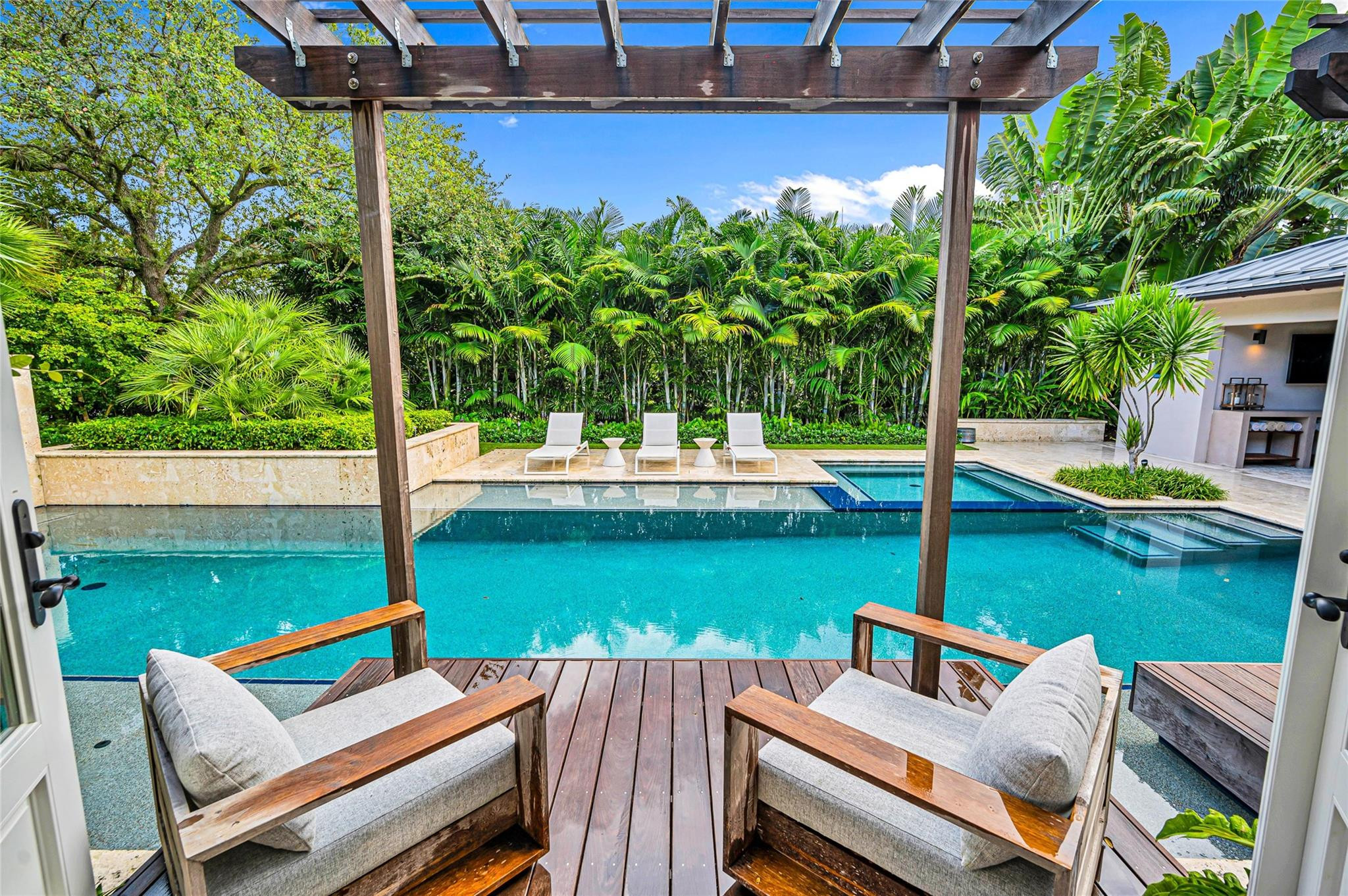 431 N Victoria Park Rd