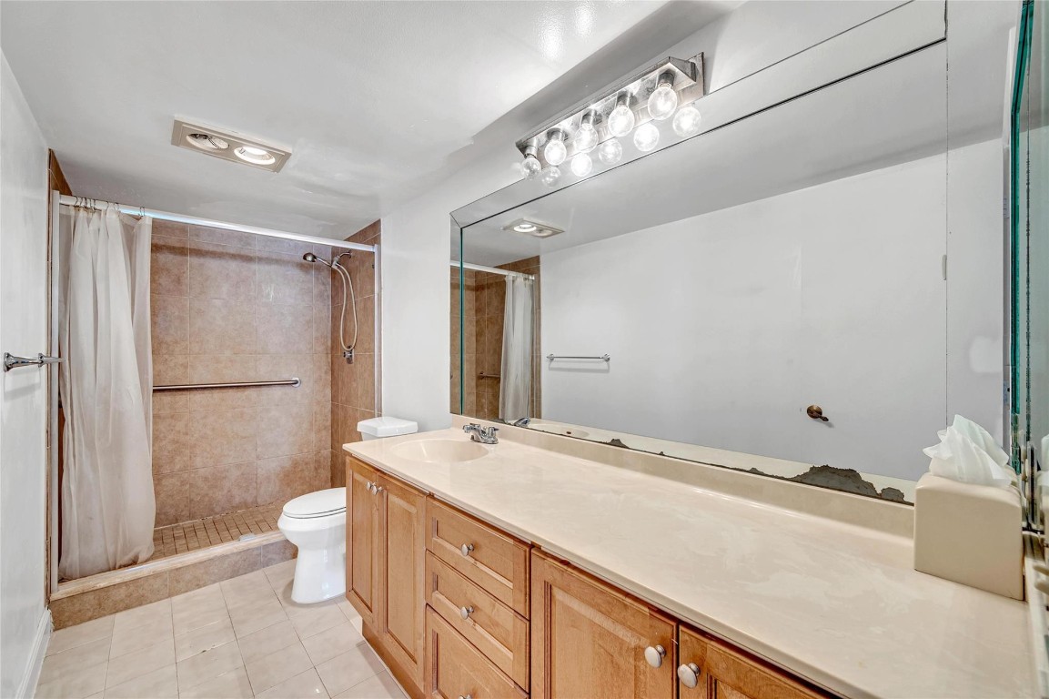 1800 S Ocean Blvd 301