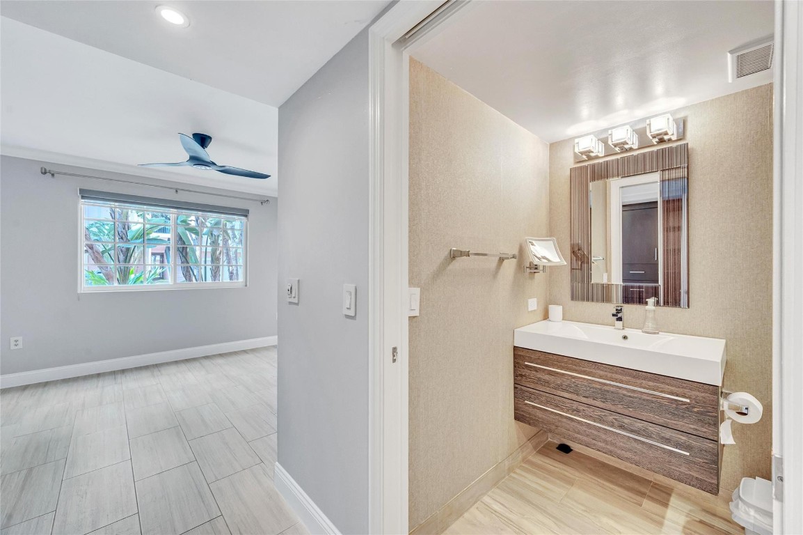 2039 SE 10th Ave 502