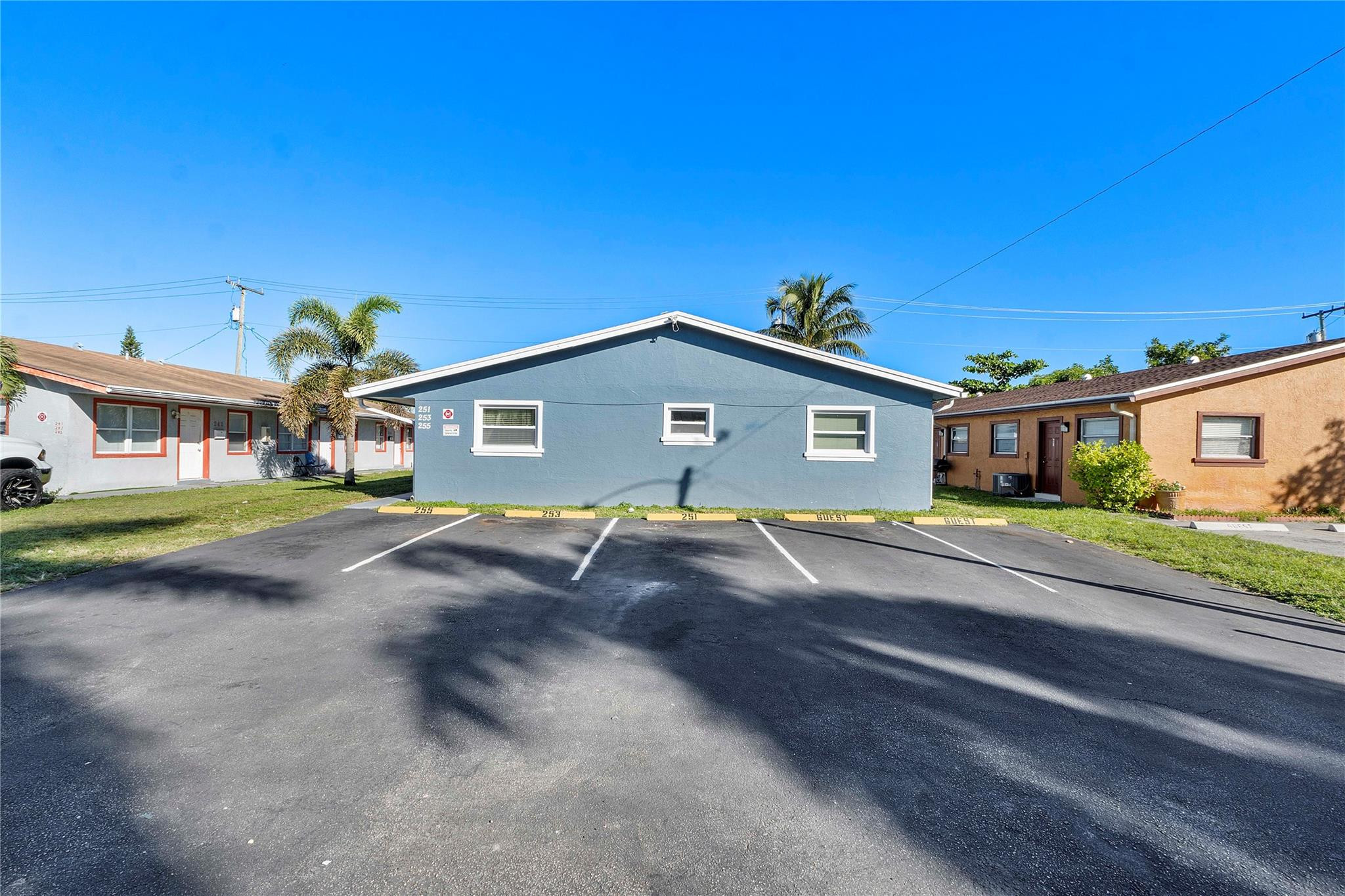 251 NE 40th St 253