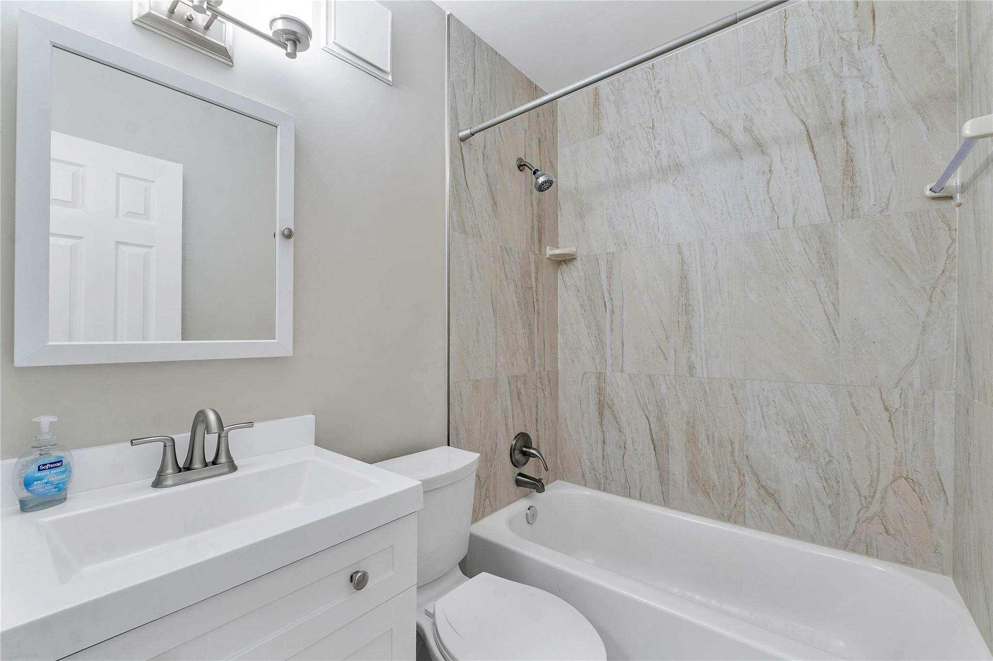 251 NE 40th St 253