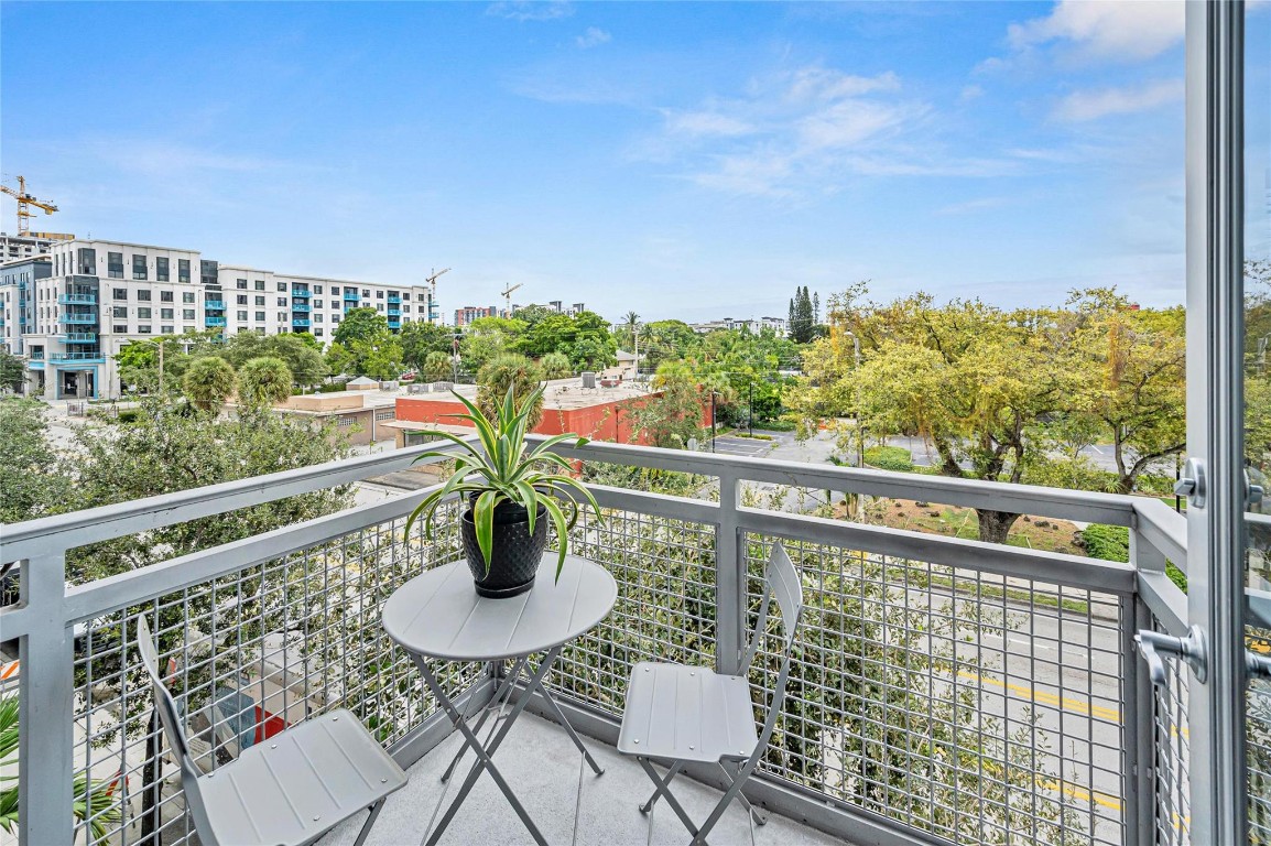 425 N Andrews Ave 301