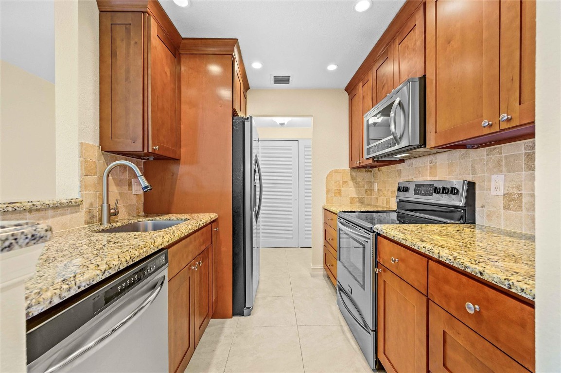 400 N Riverside Dr 304