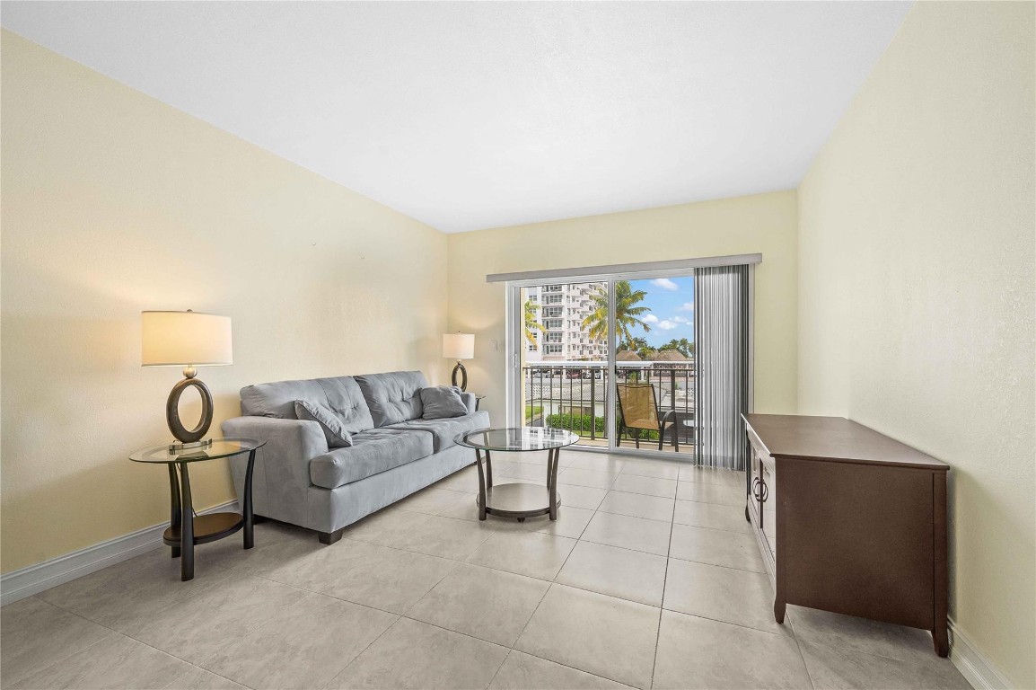 400 N Riverside Dr 304