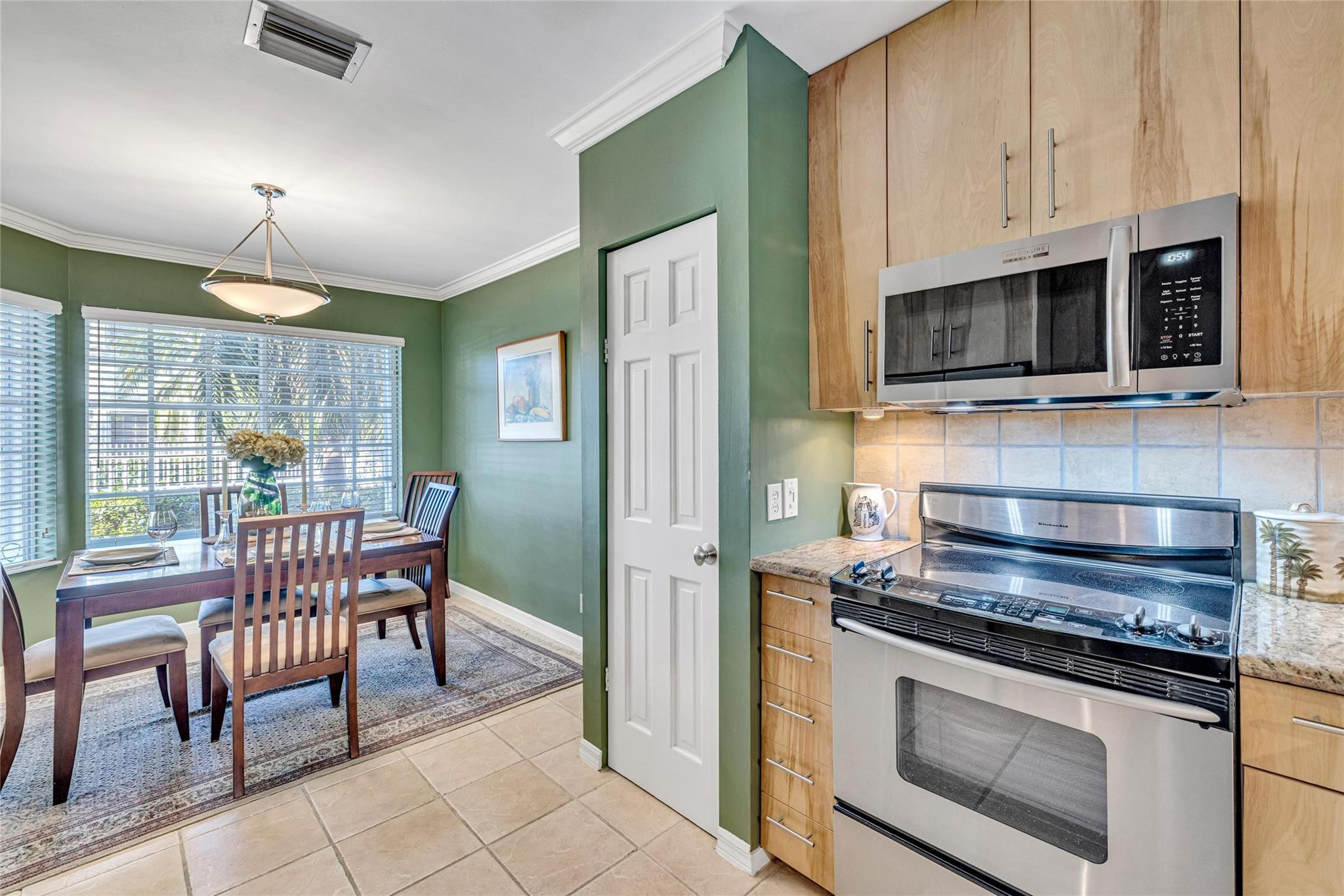 917 NE 3rd St 11
