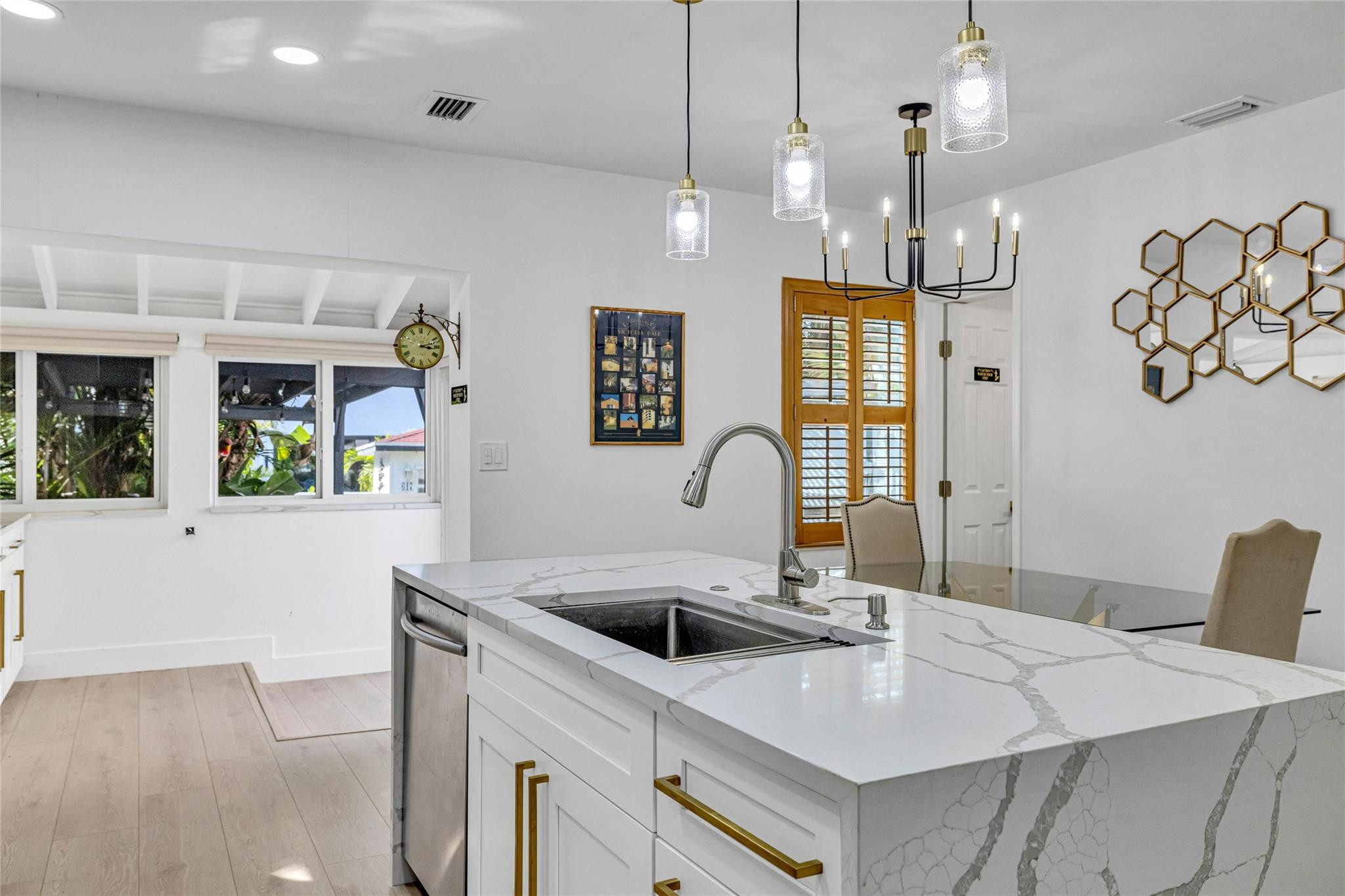 617 N Victoria Park Rd