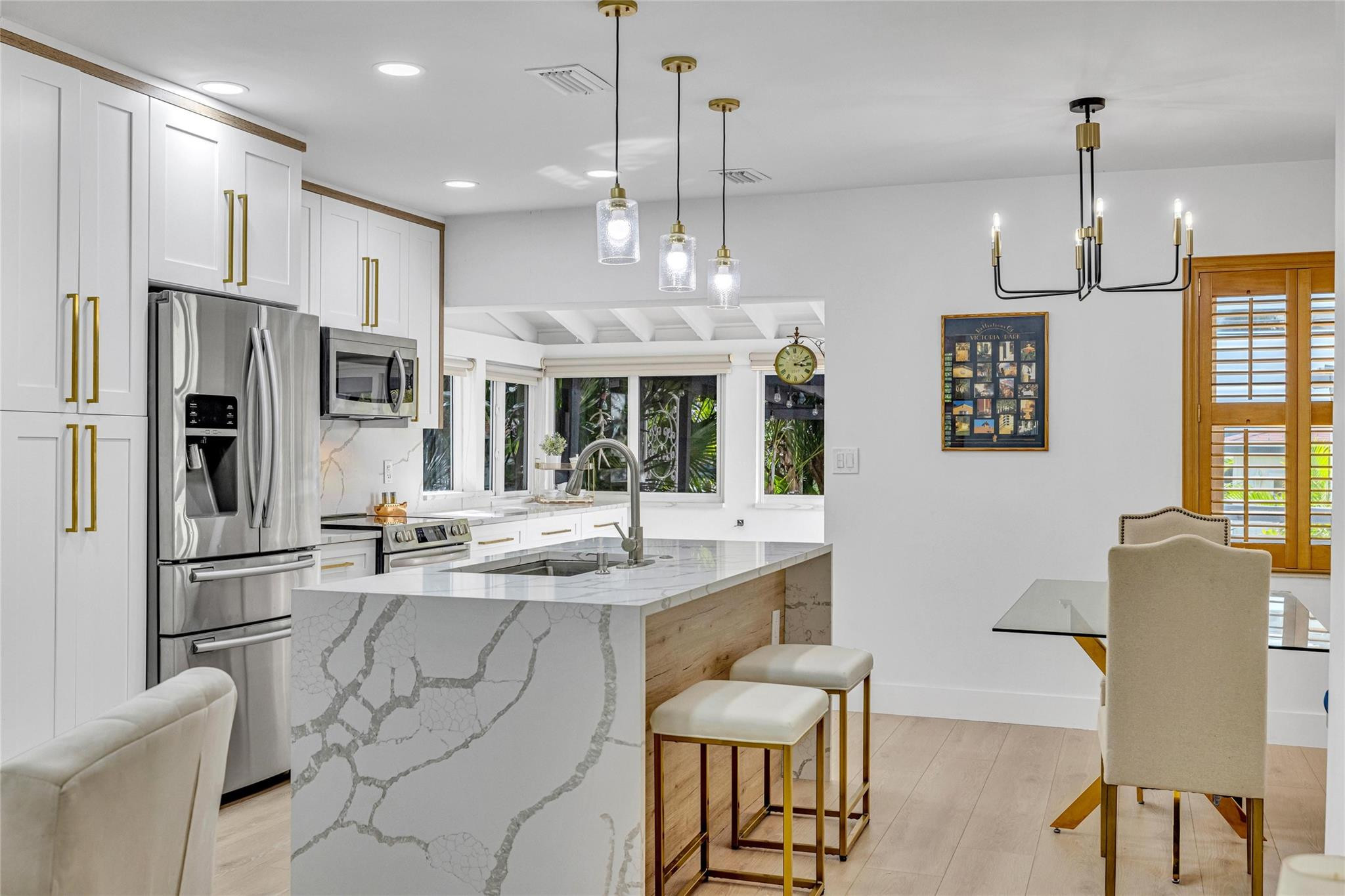 617 N Victoria Park Rd