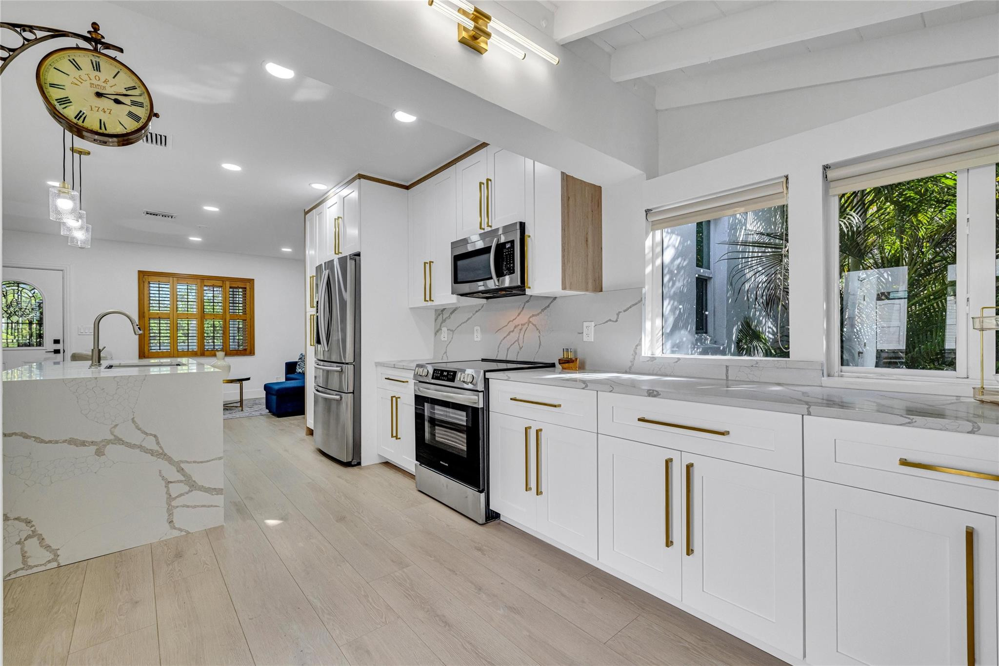 617 N Victoria Park Rd