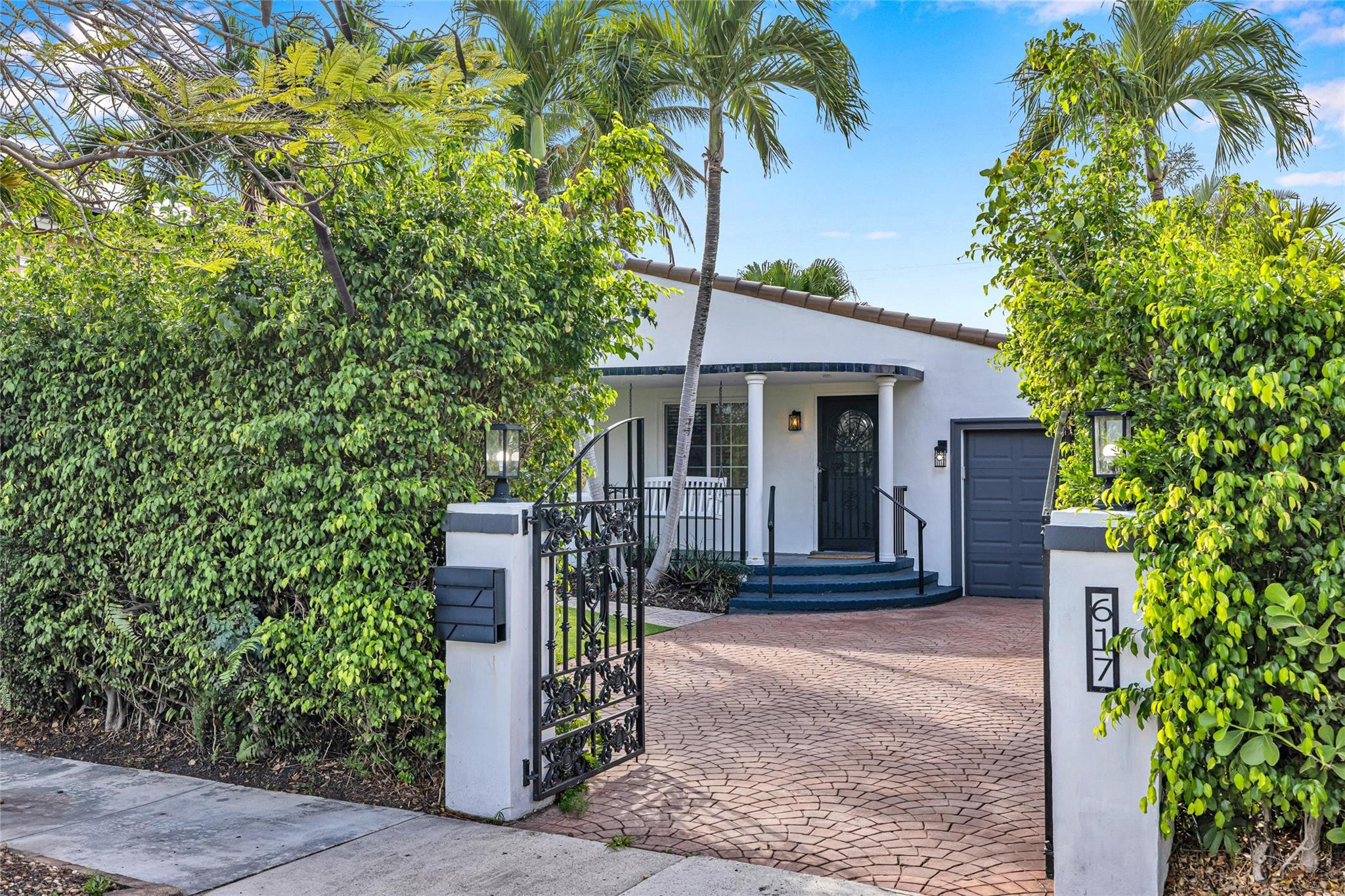 617 N Victoria Park Rd