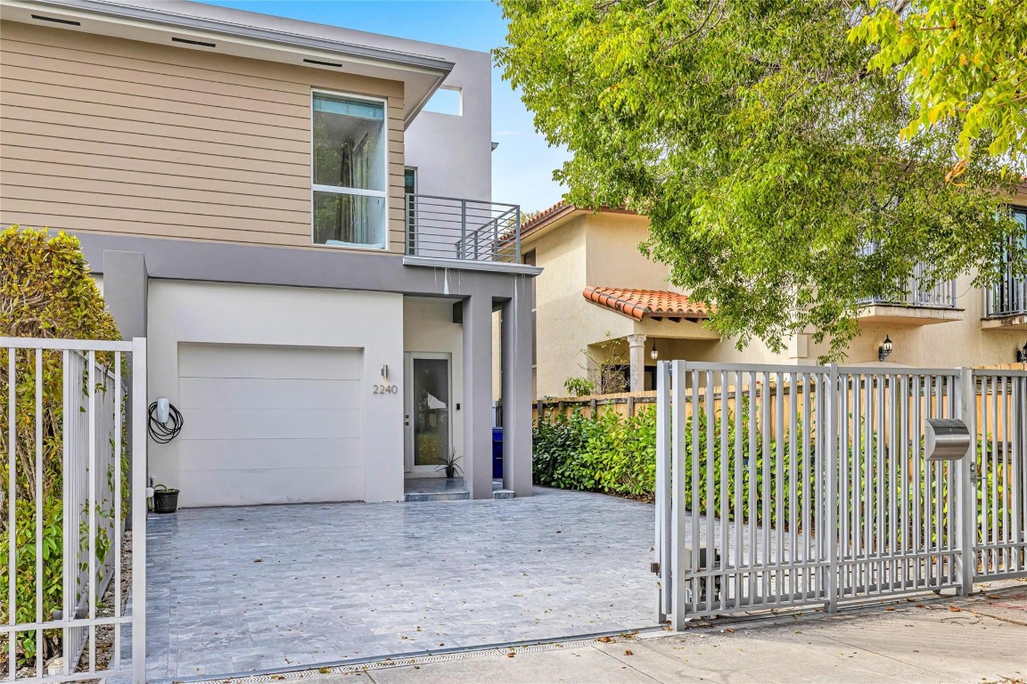 2240 SW 16th Ave 2240