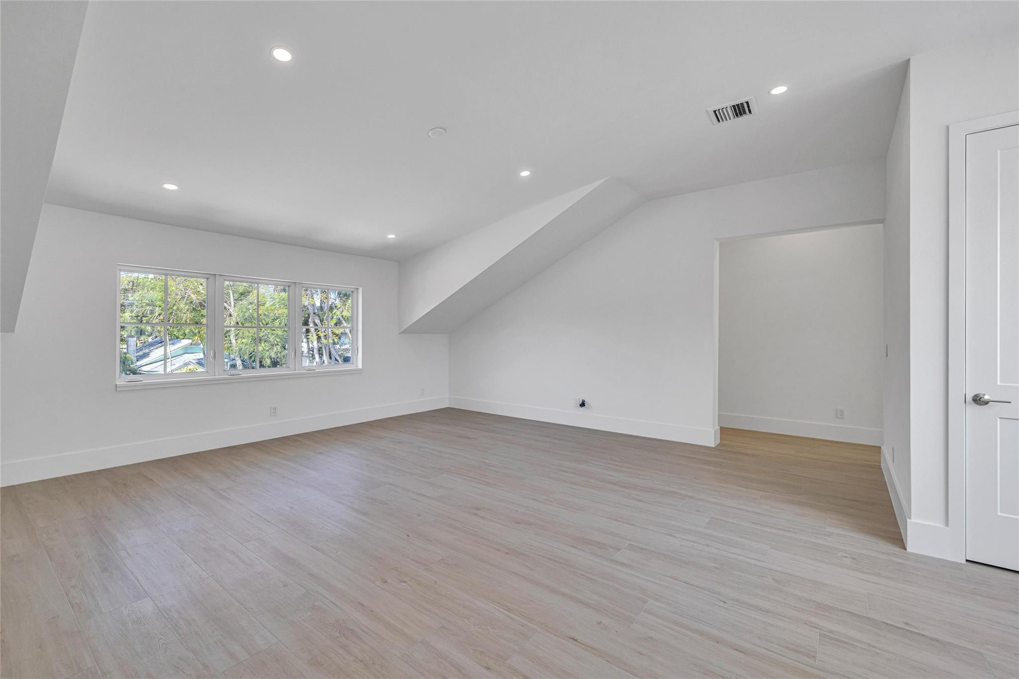 620 NE 15th Ave