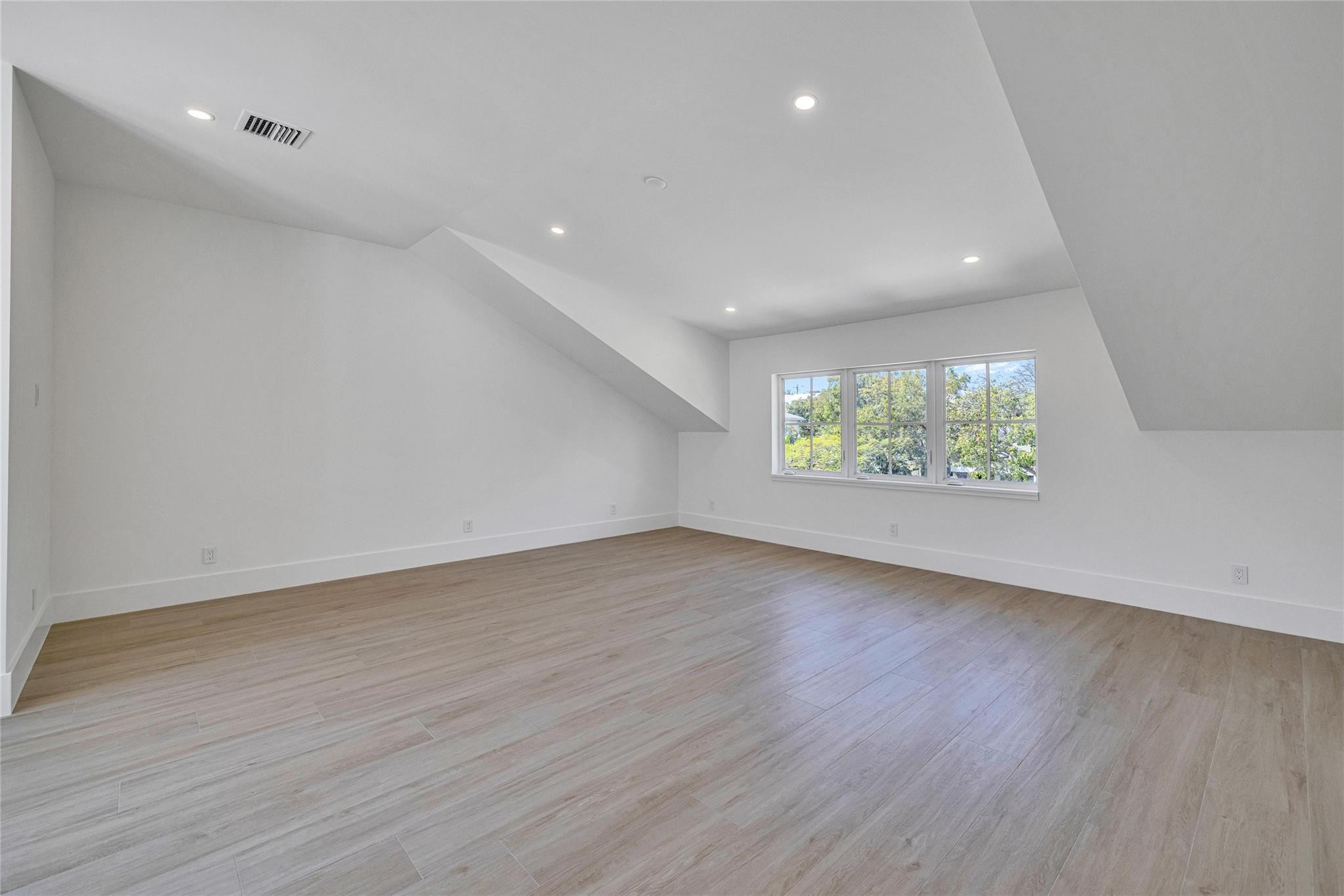 620 NE 15th Ave