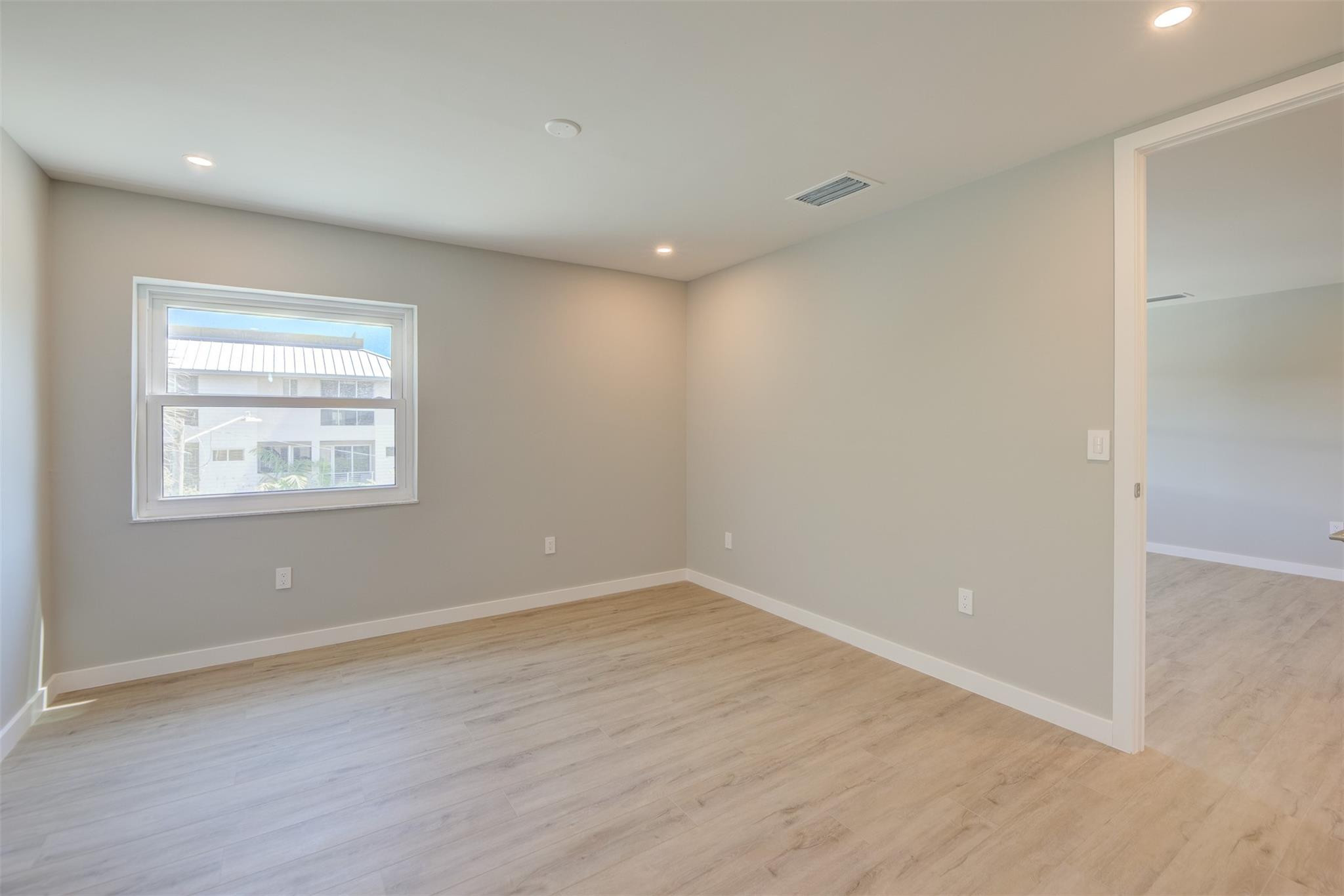 615 NE 12th Ave 307