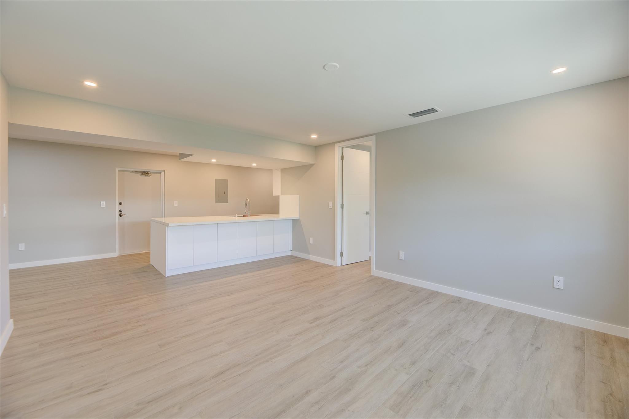 615 NE 12th Ave 307