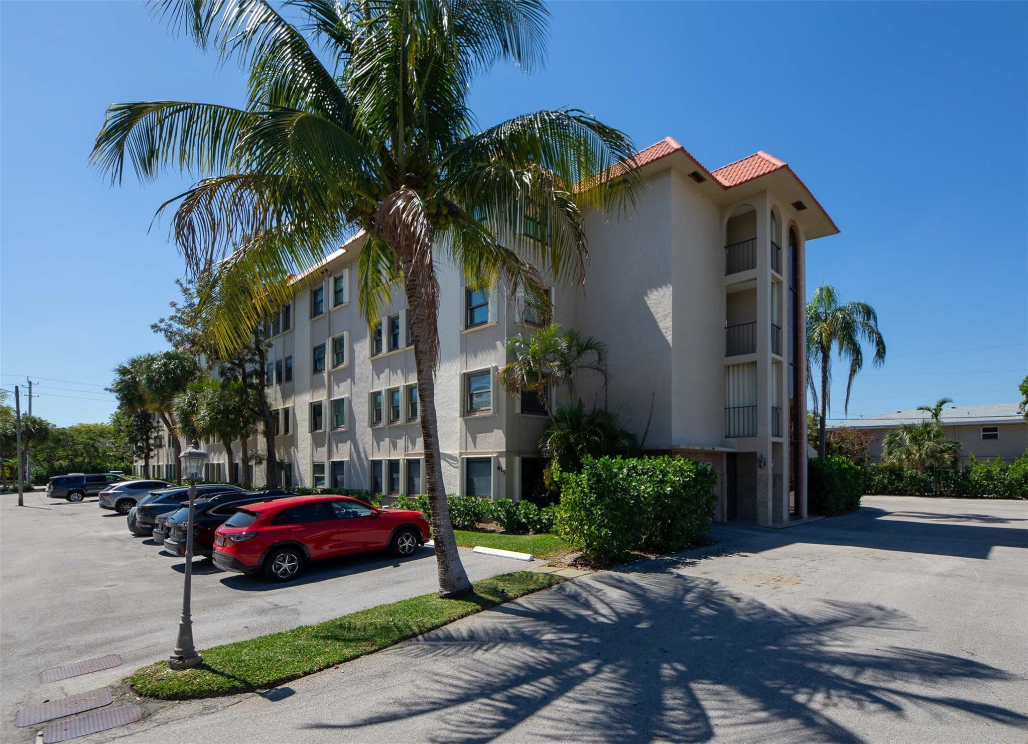 615 NE 12th Ave 307