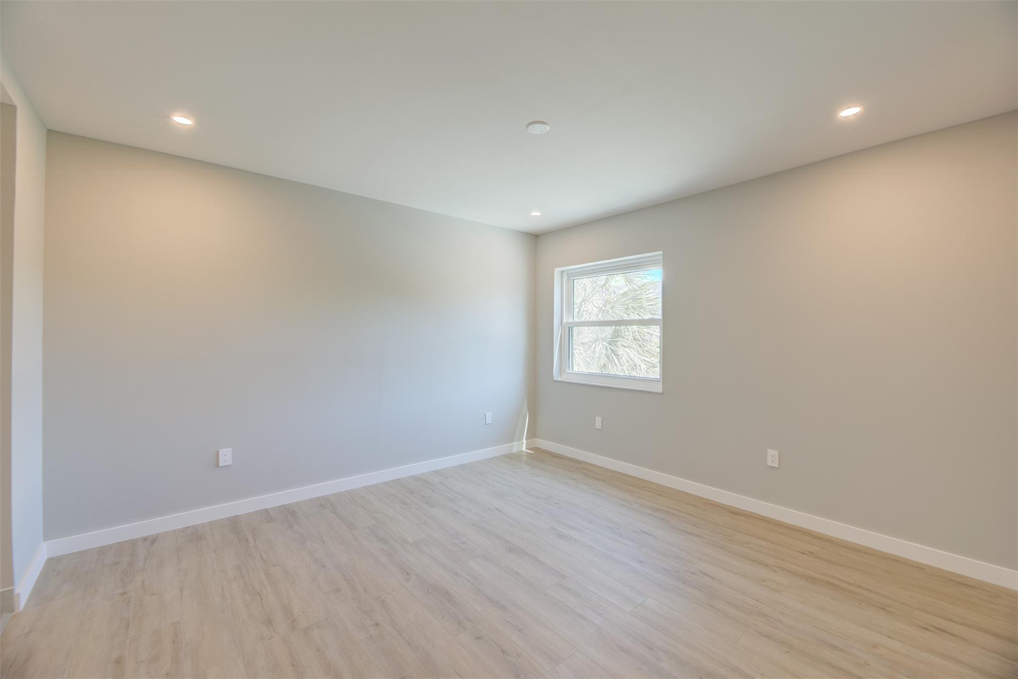 615 NE 12th Ave 307