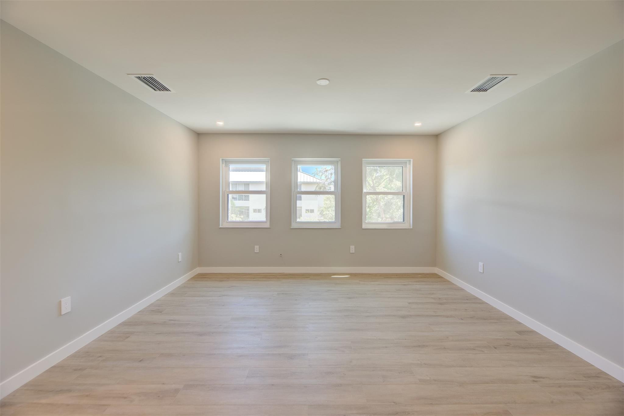 615 NE 12th Ave 307
